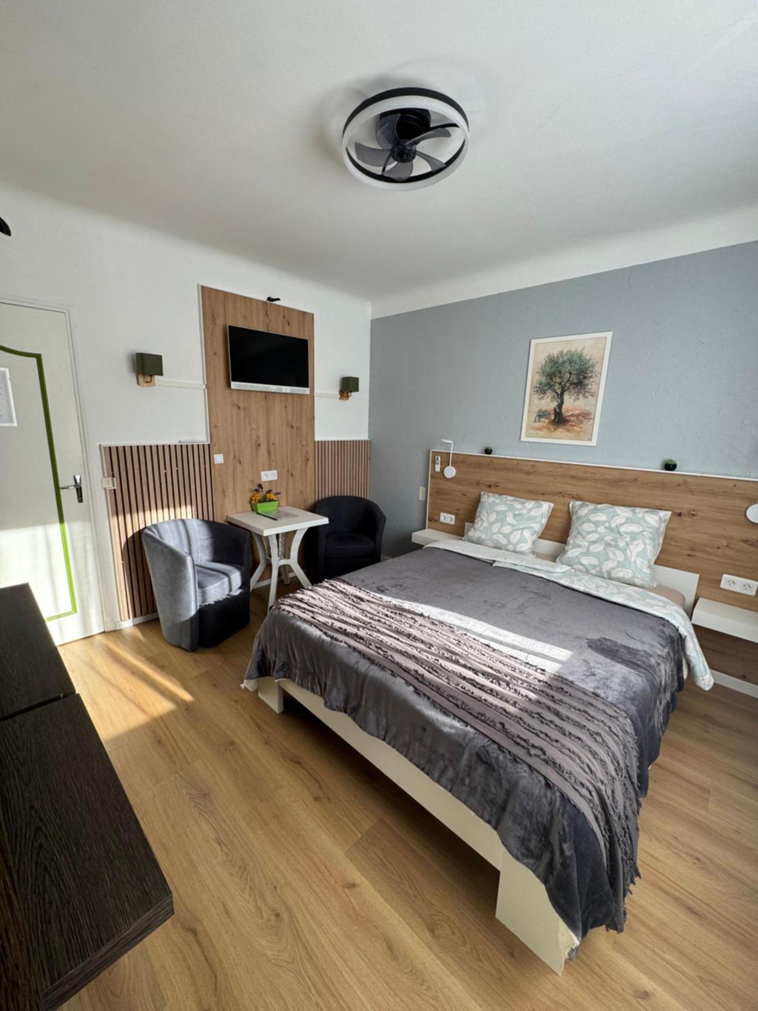 Double Room Mountain View