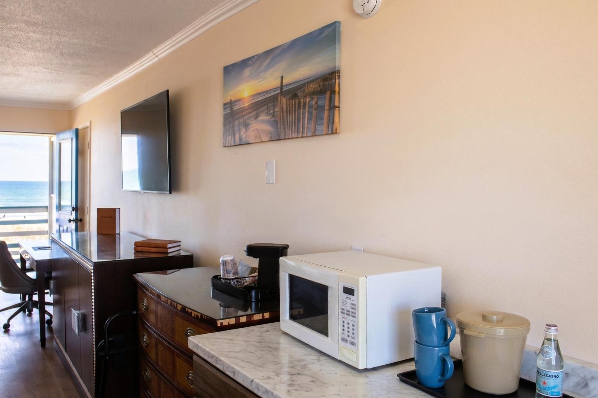 Two Double Bed With Kitchen Ocean Front- Third Floor