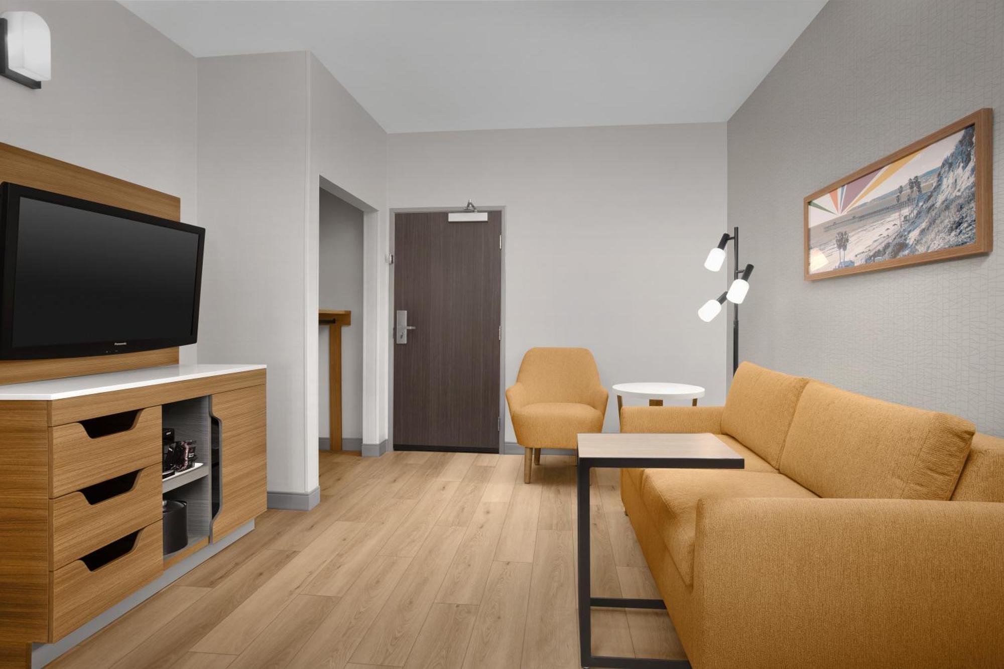 King Room Mobility Hearing Access or Non-Smoking