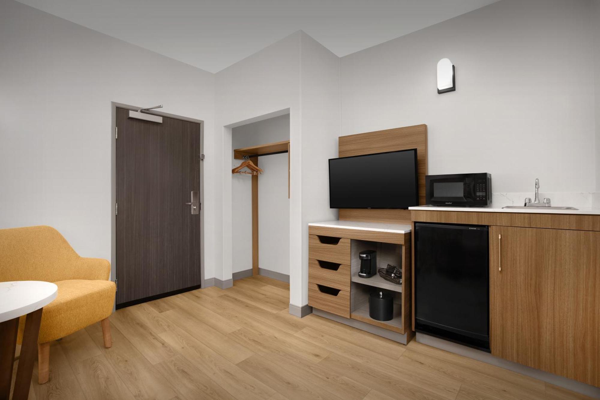 One-Bedroom King Suite Non-Smoking