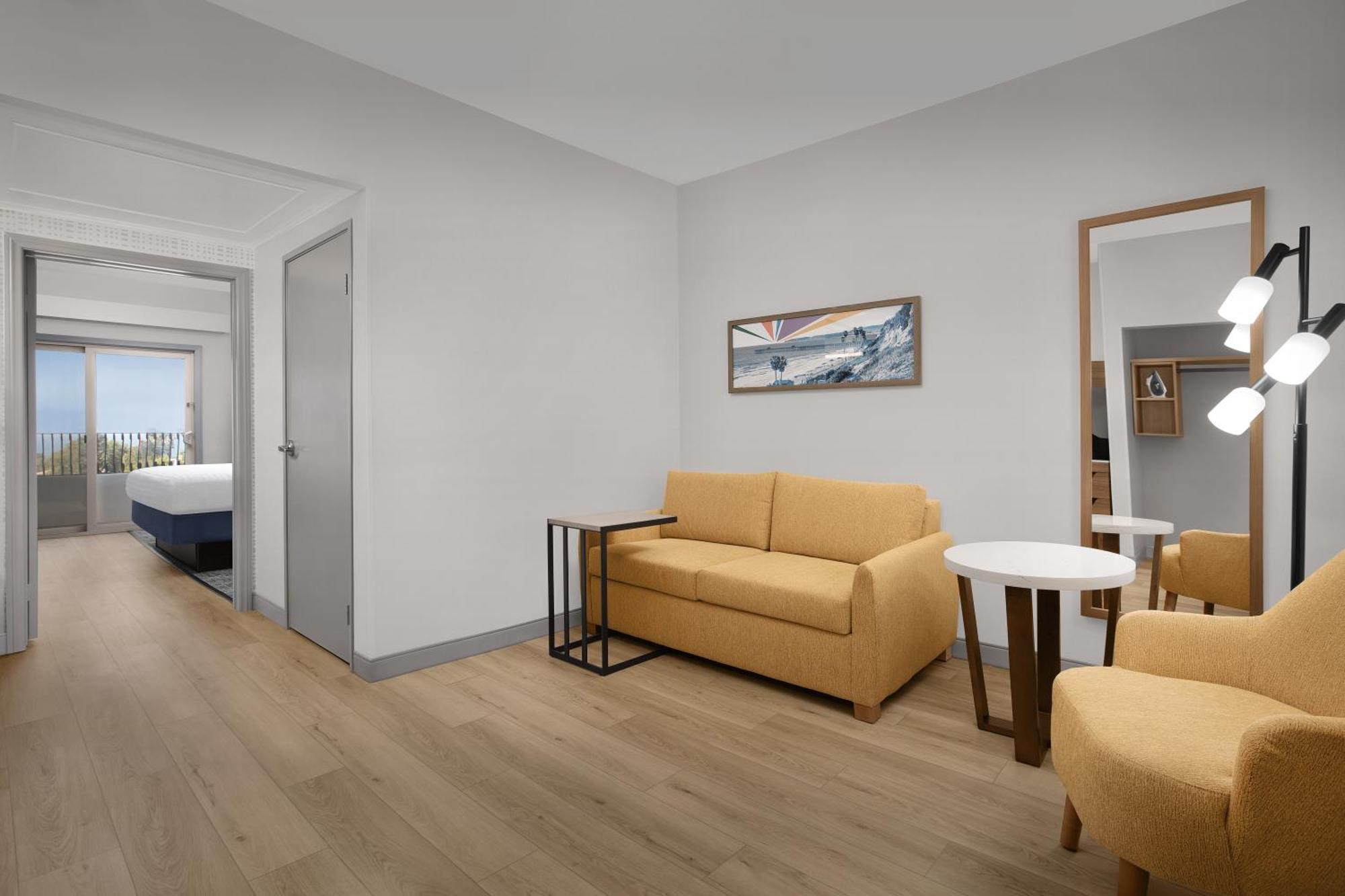 One-Bedroom King Suite Non-Smoking