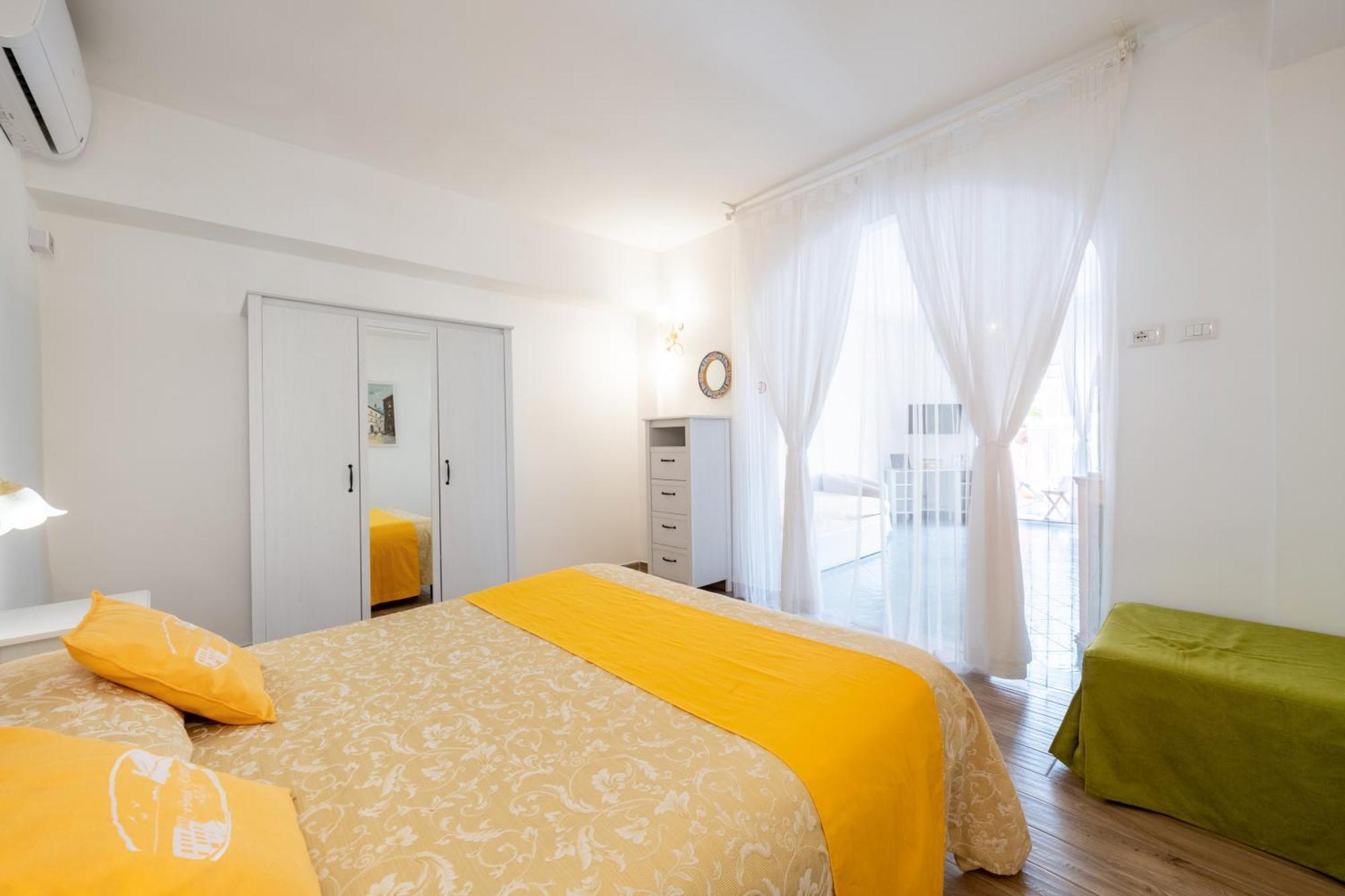 Apartment mit Balkon