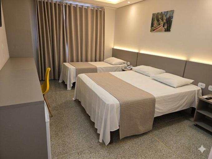 Quarto com Cama de Casal ou 2 de Solteiro
