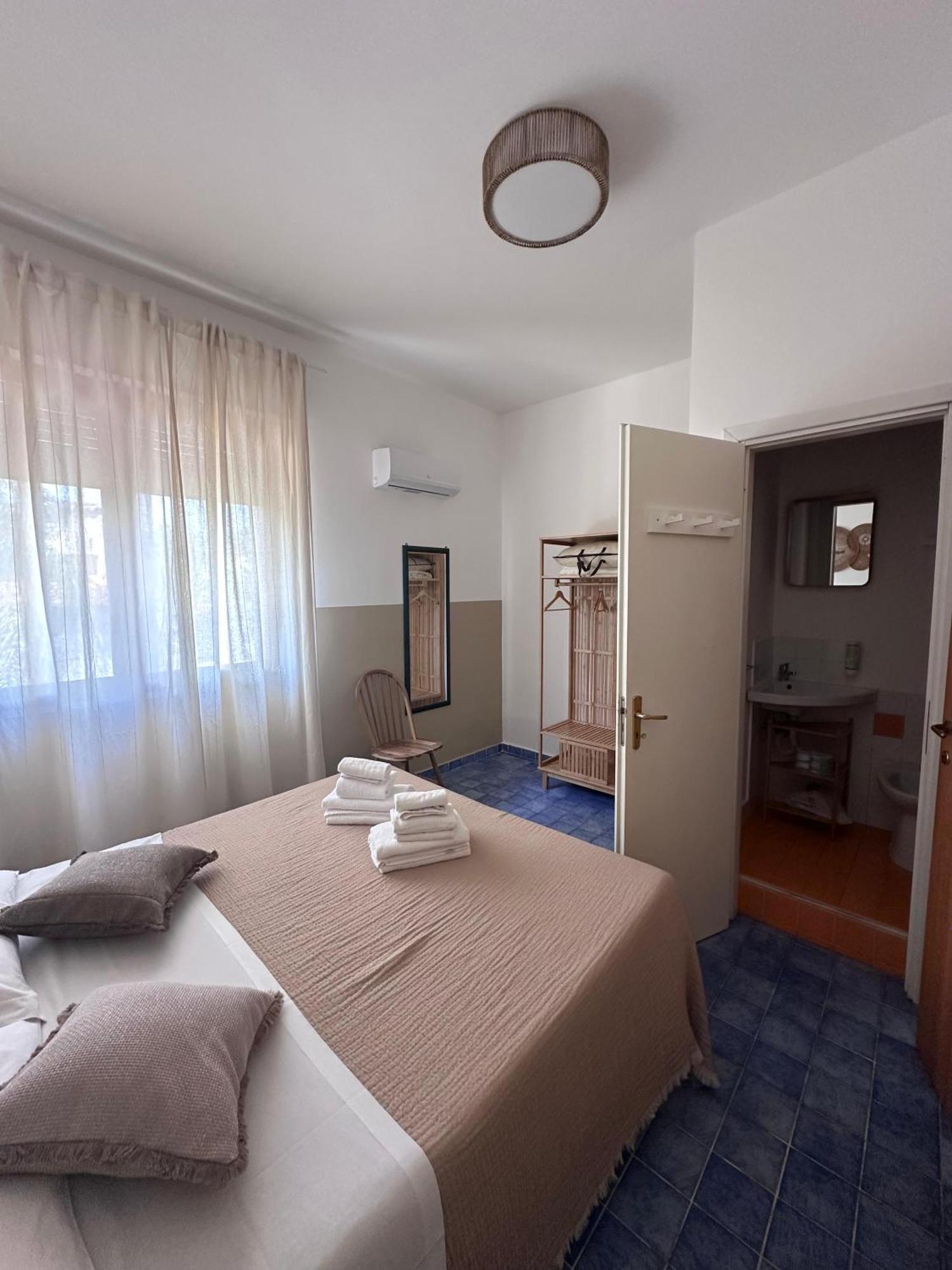 Double Room Private Bathroom