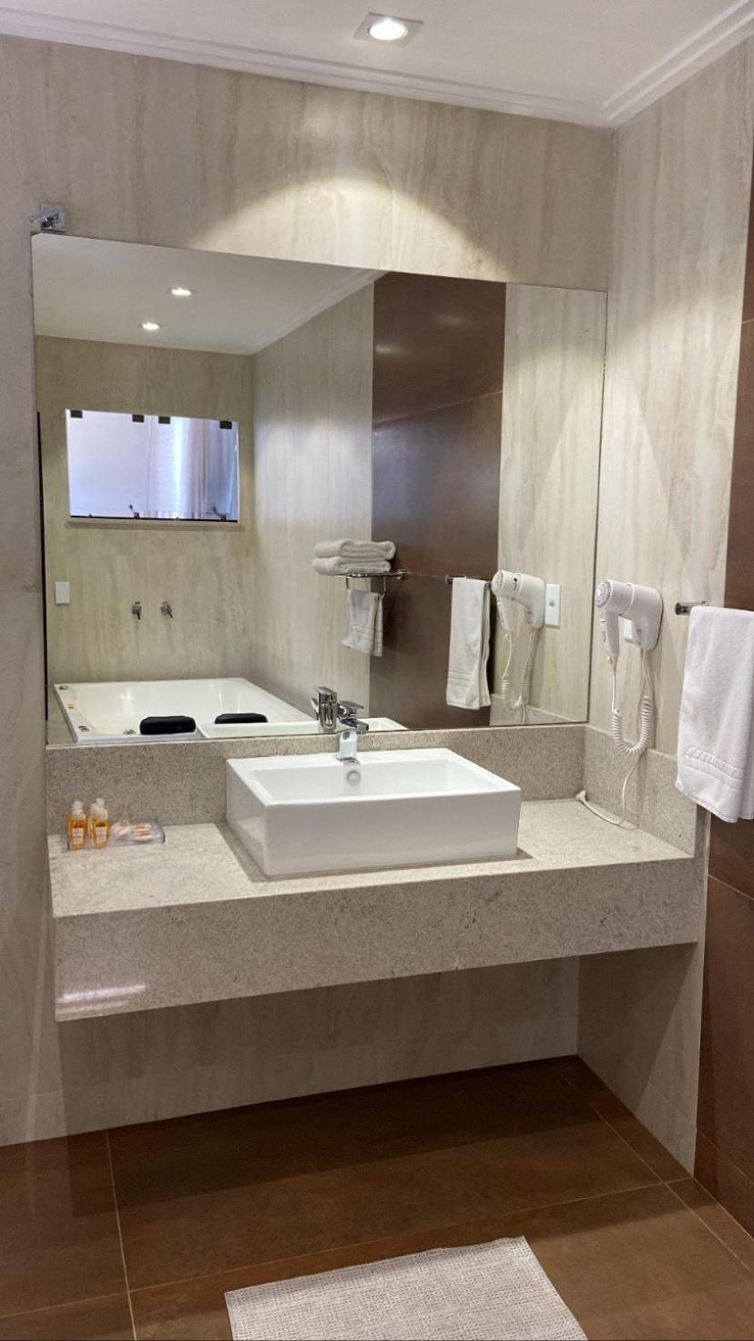 Deluxe Suite Spa Bath