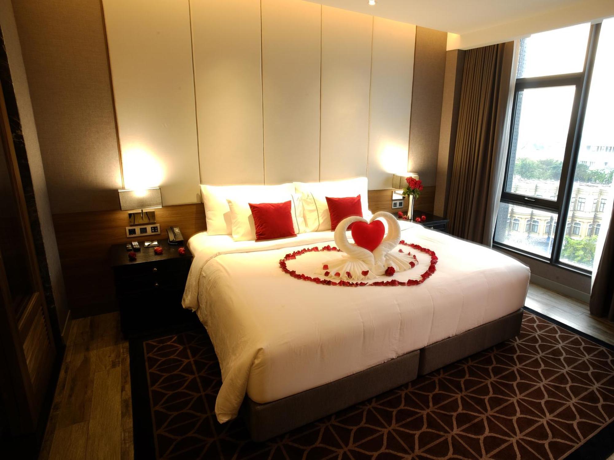 Deluxe King Suite