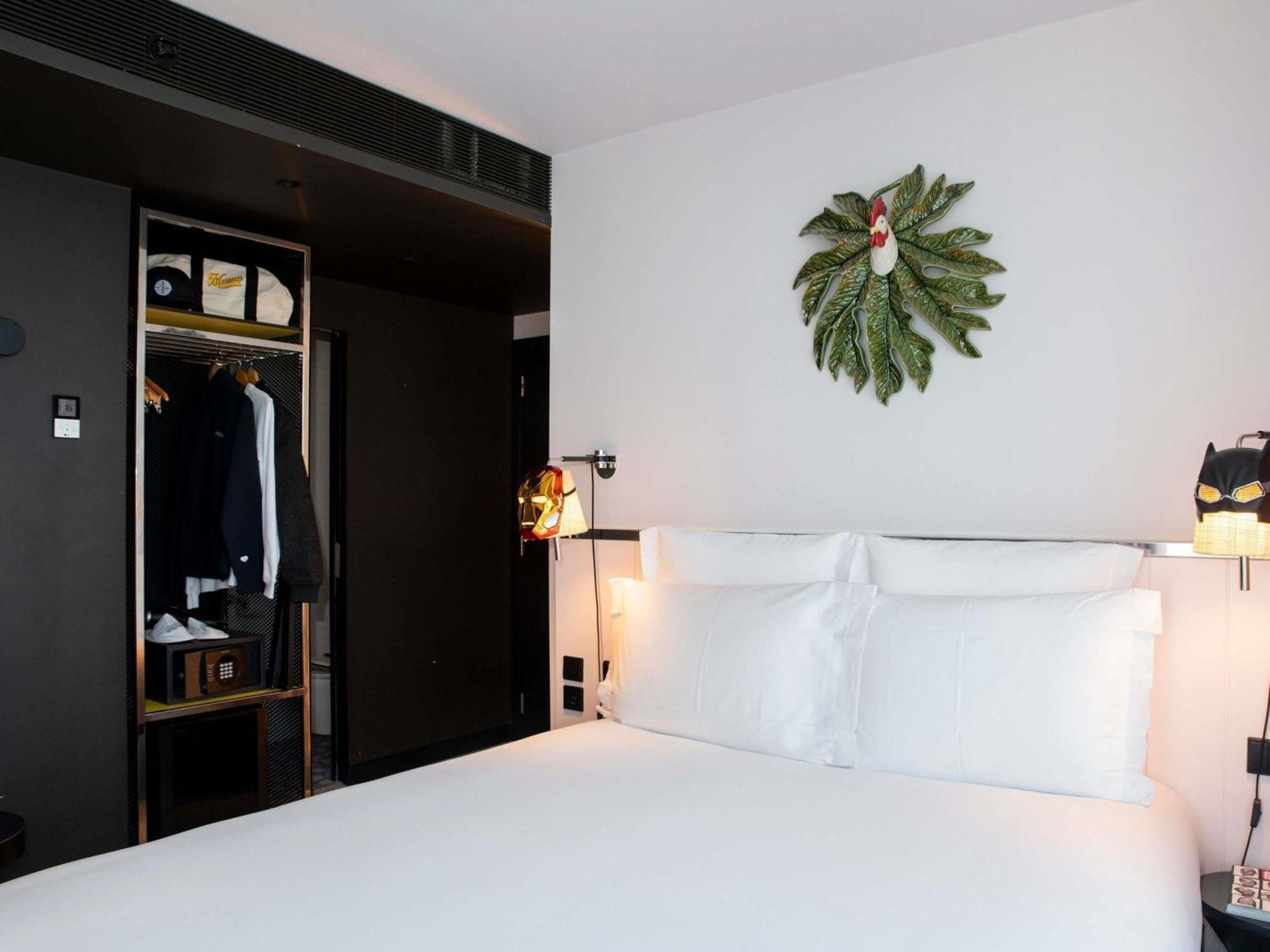 SMALL MAMA Double Room Balcony Avenue View