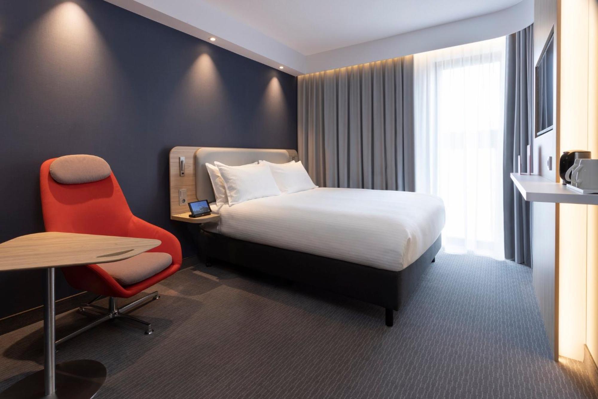 Standard Queen Room