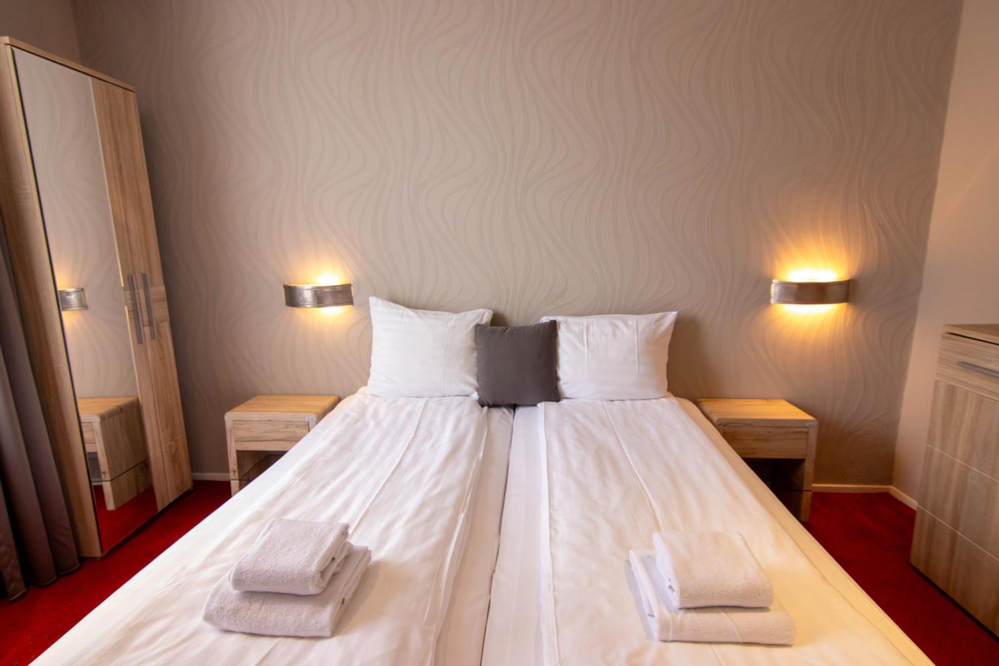 Triple Room,1769481142:JPEG