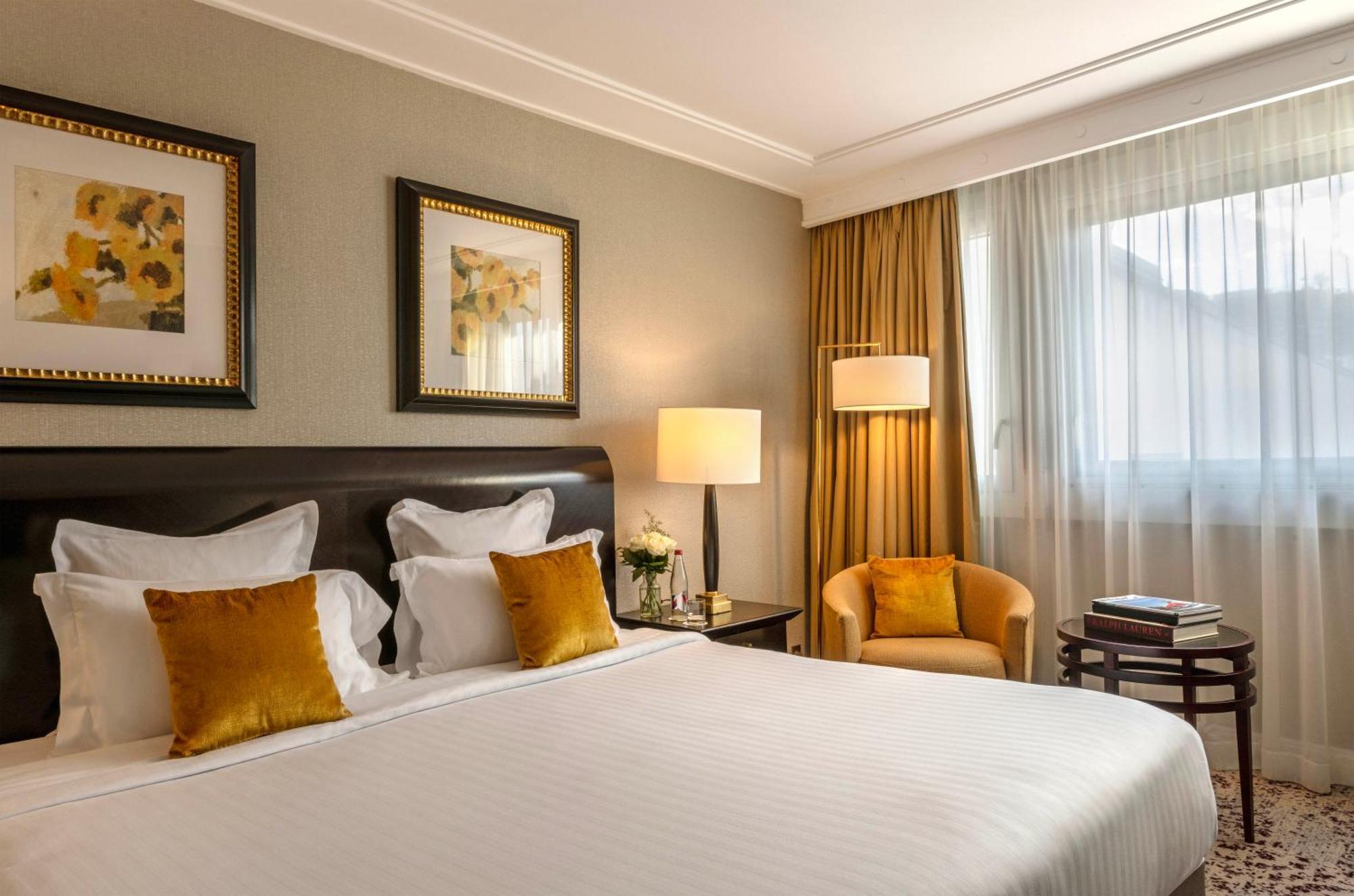 Montaigne Suite
