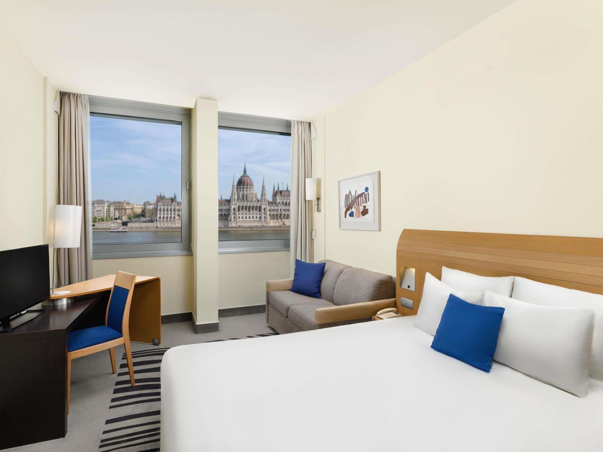 Executive room view to the Parliament