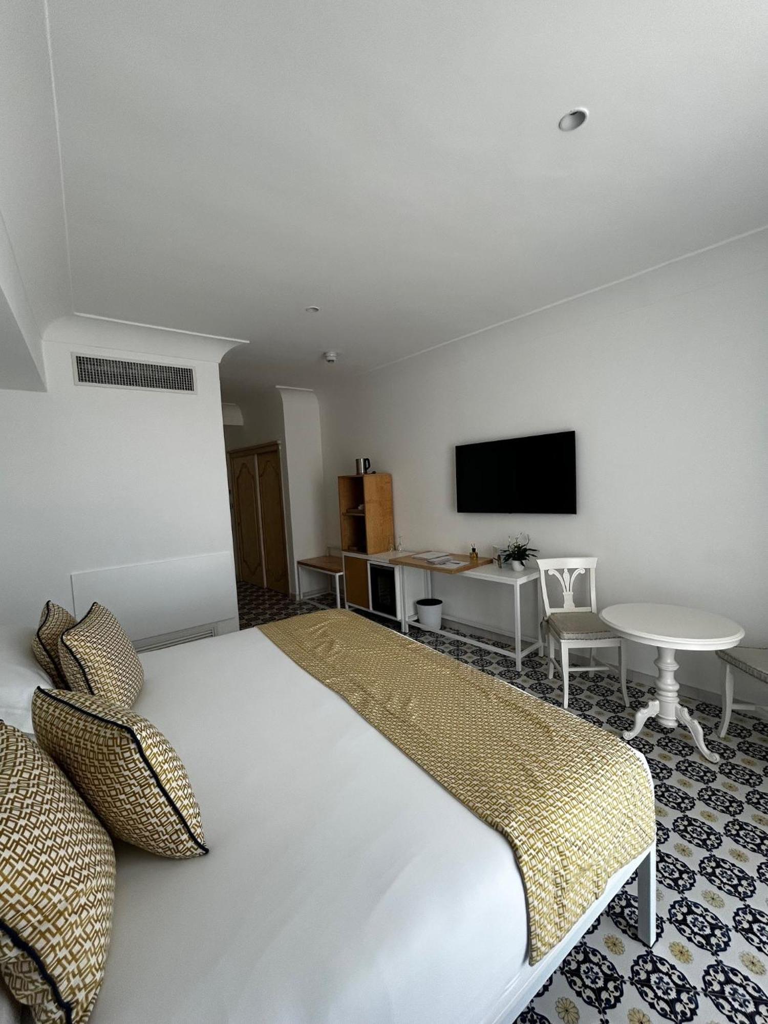 Queen Room Spa Bath