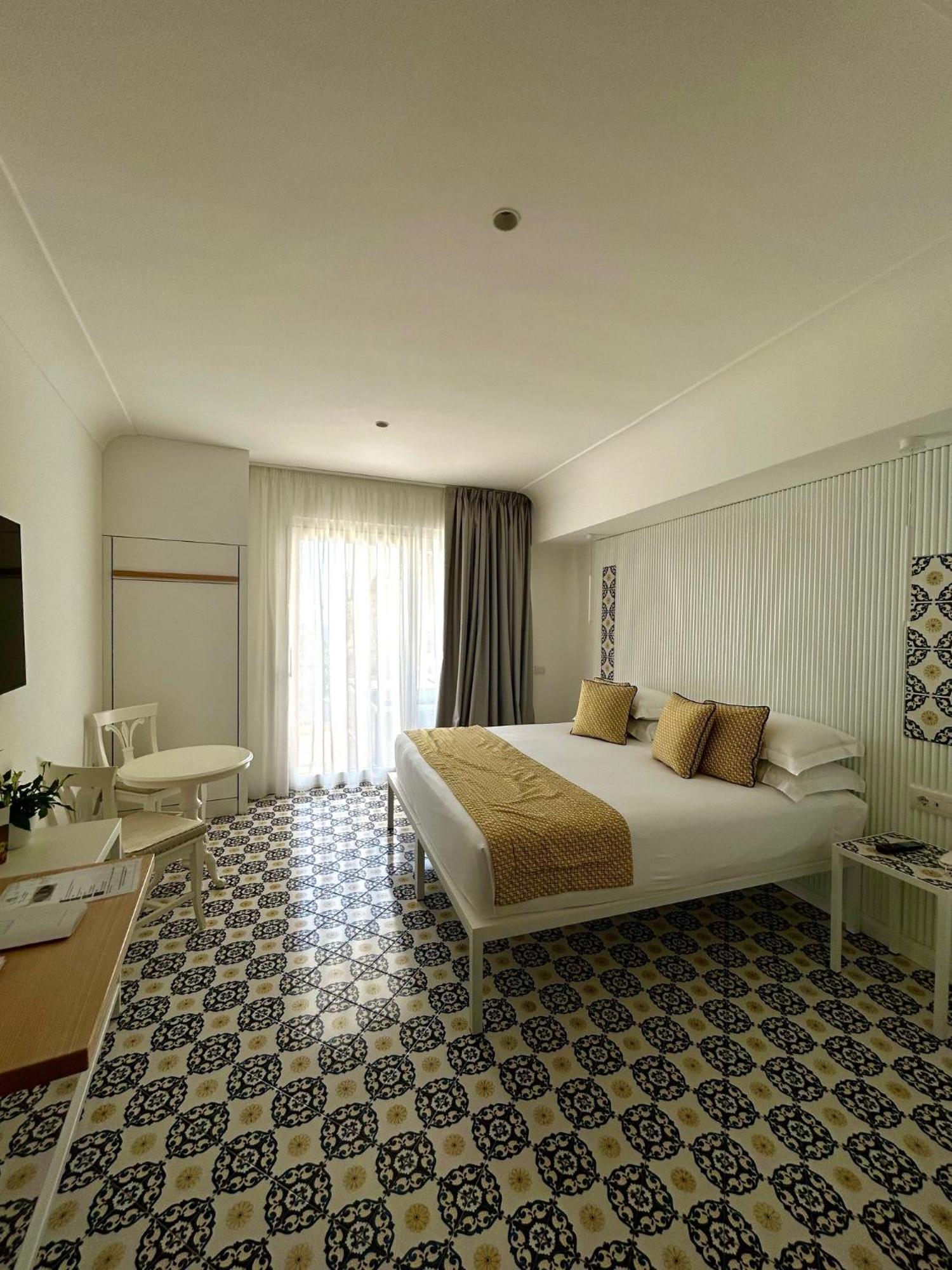 Queen Room Spa Bath