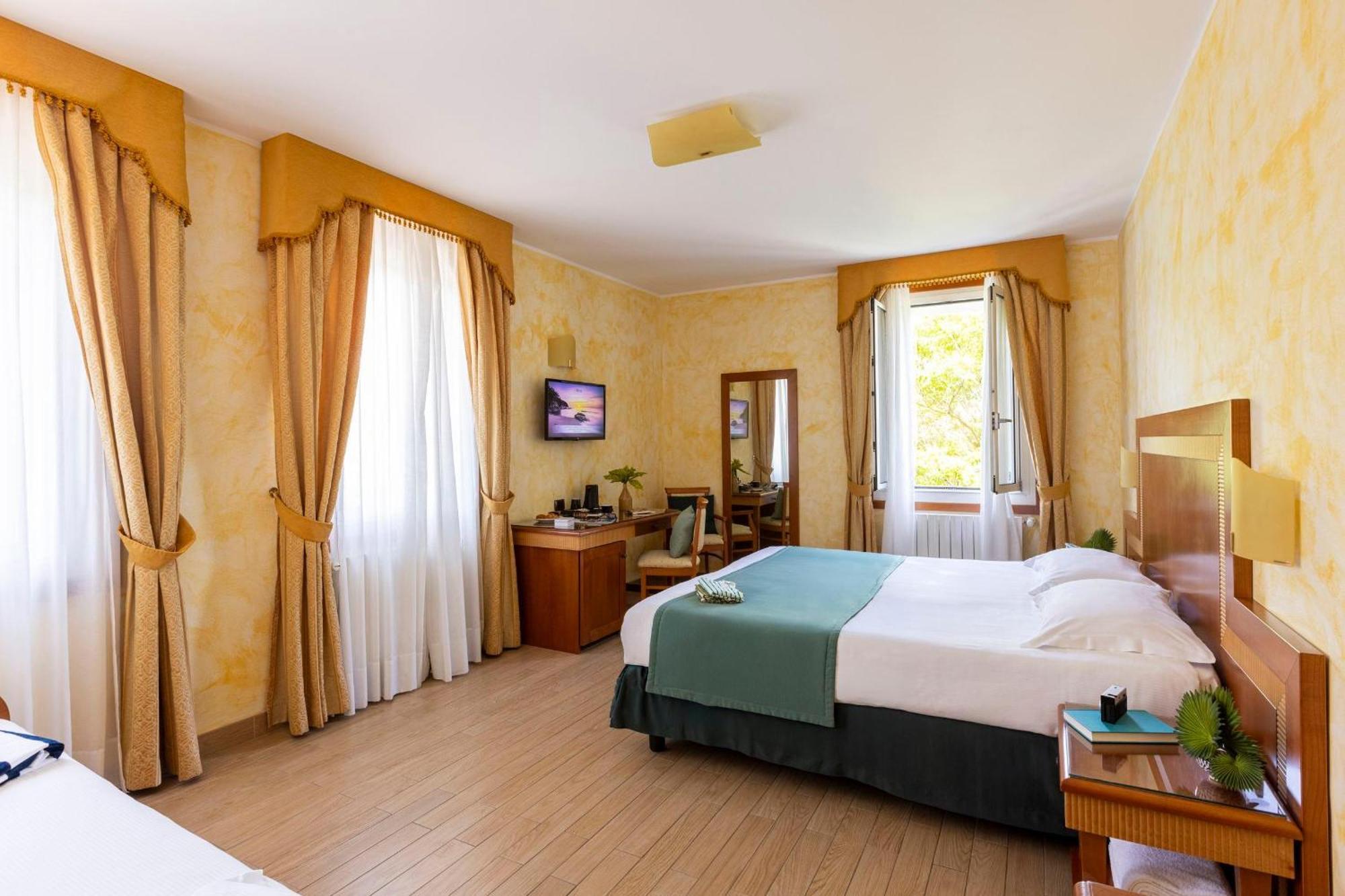 Comfort Triple Room