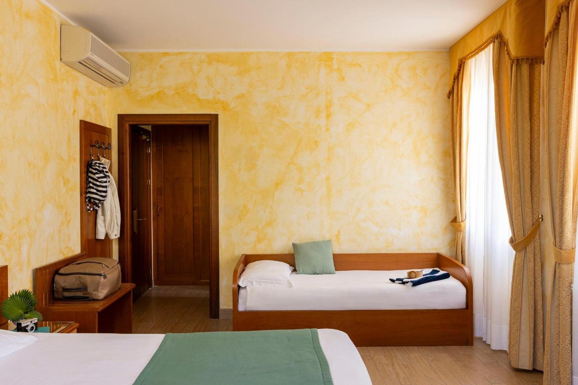 Comfort Triple Room