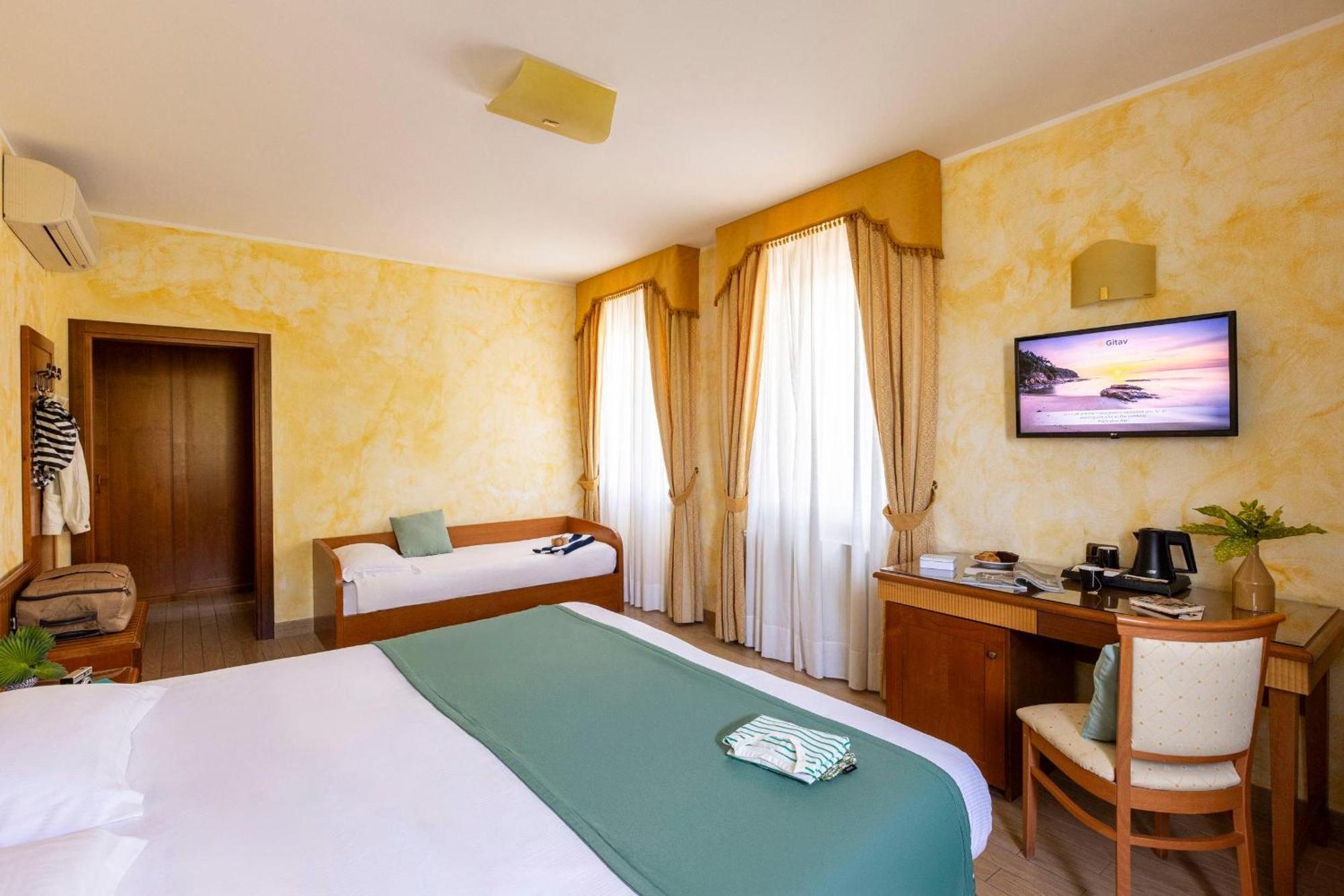Comfort Triple Room