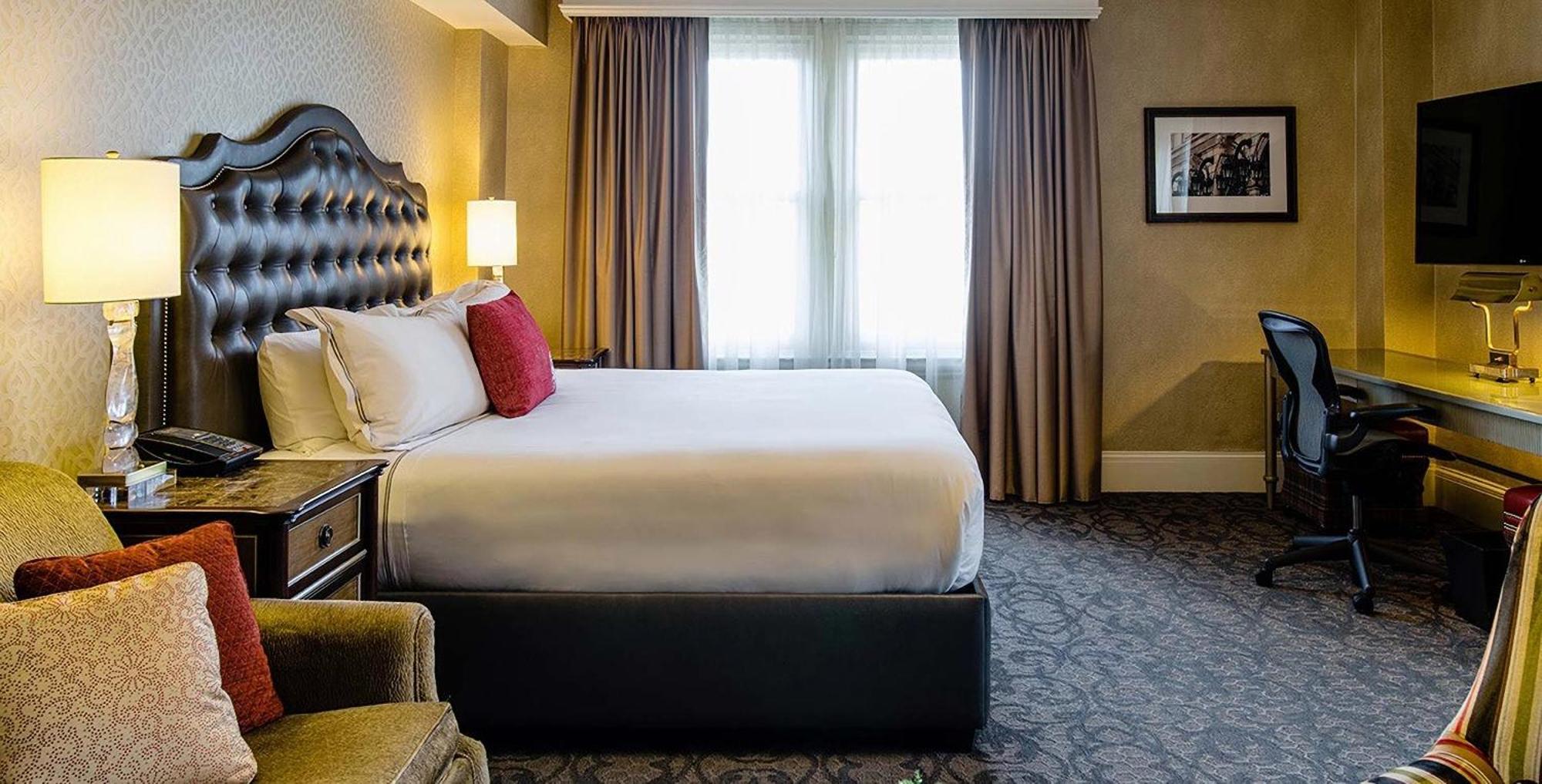 Deluxe Room One King