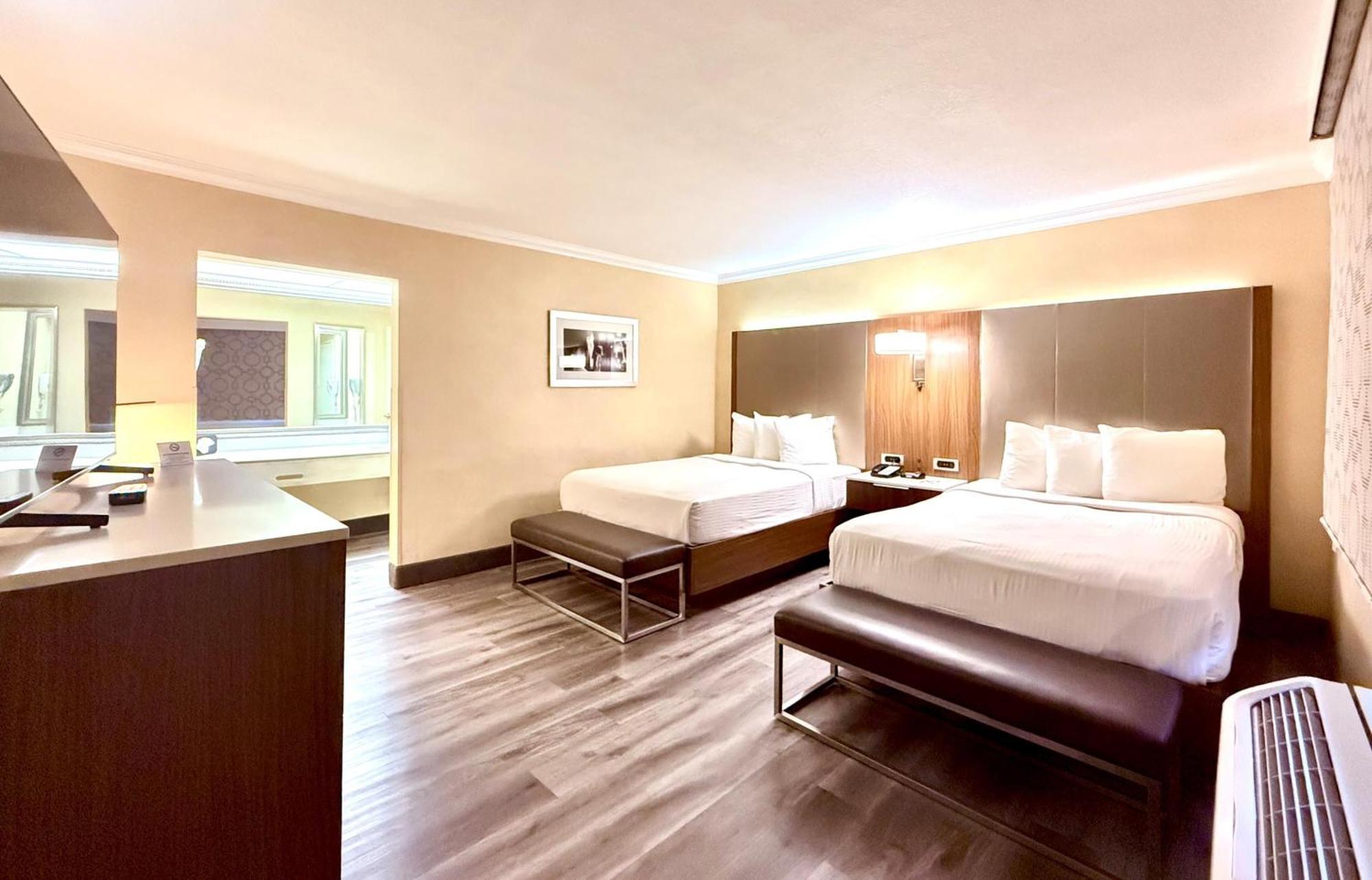 Room Two Double Beds Non-Smoking