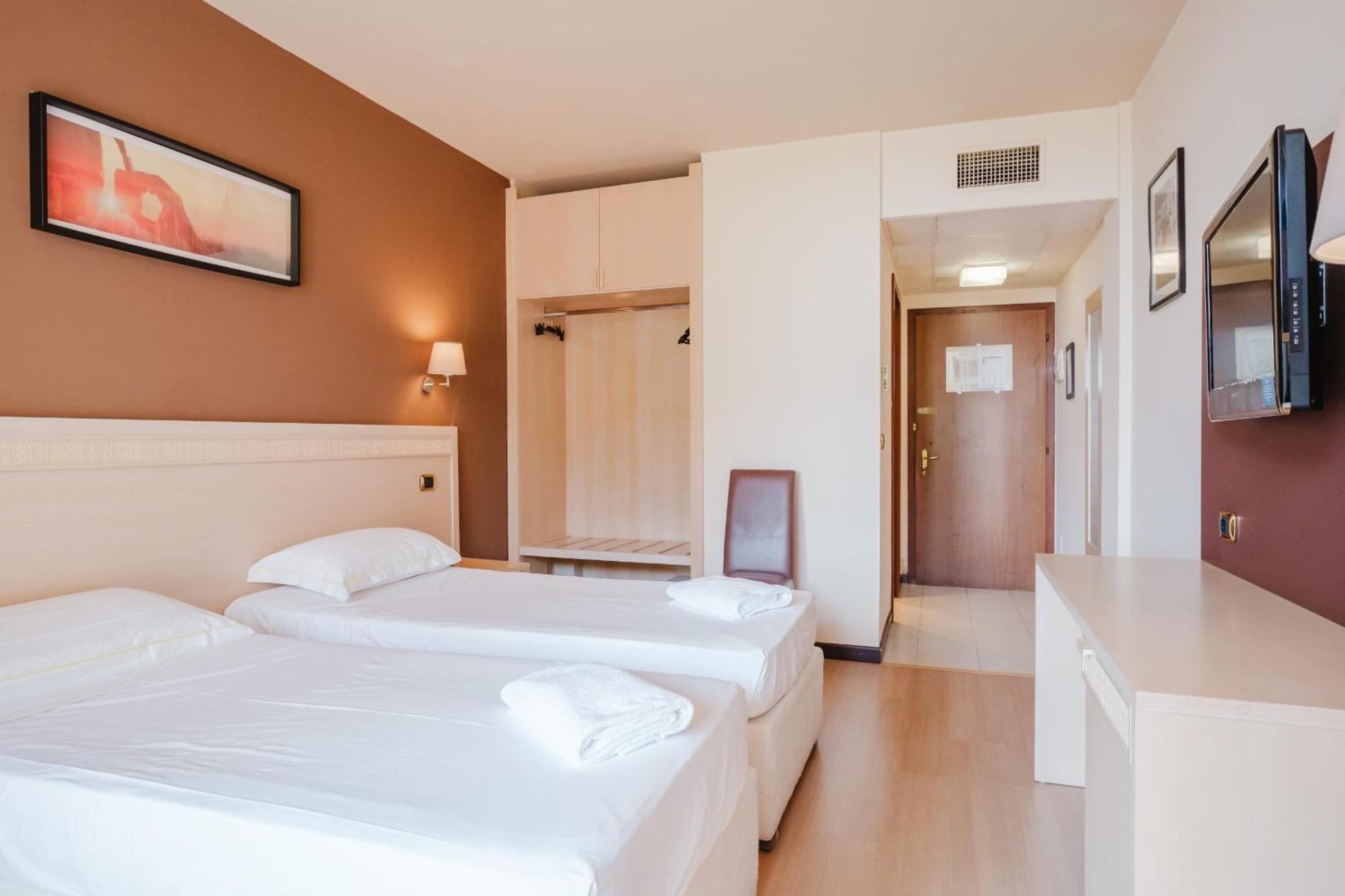 Double or Twin Room Garden View