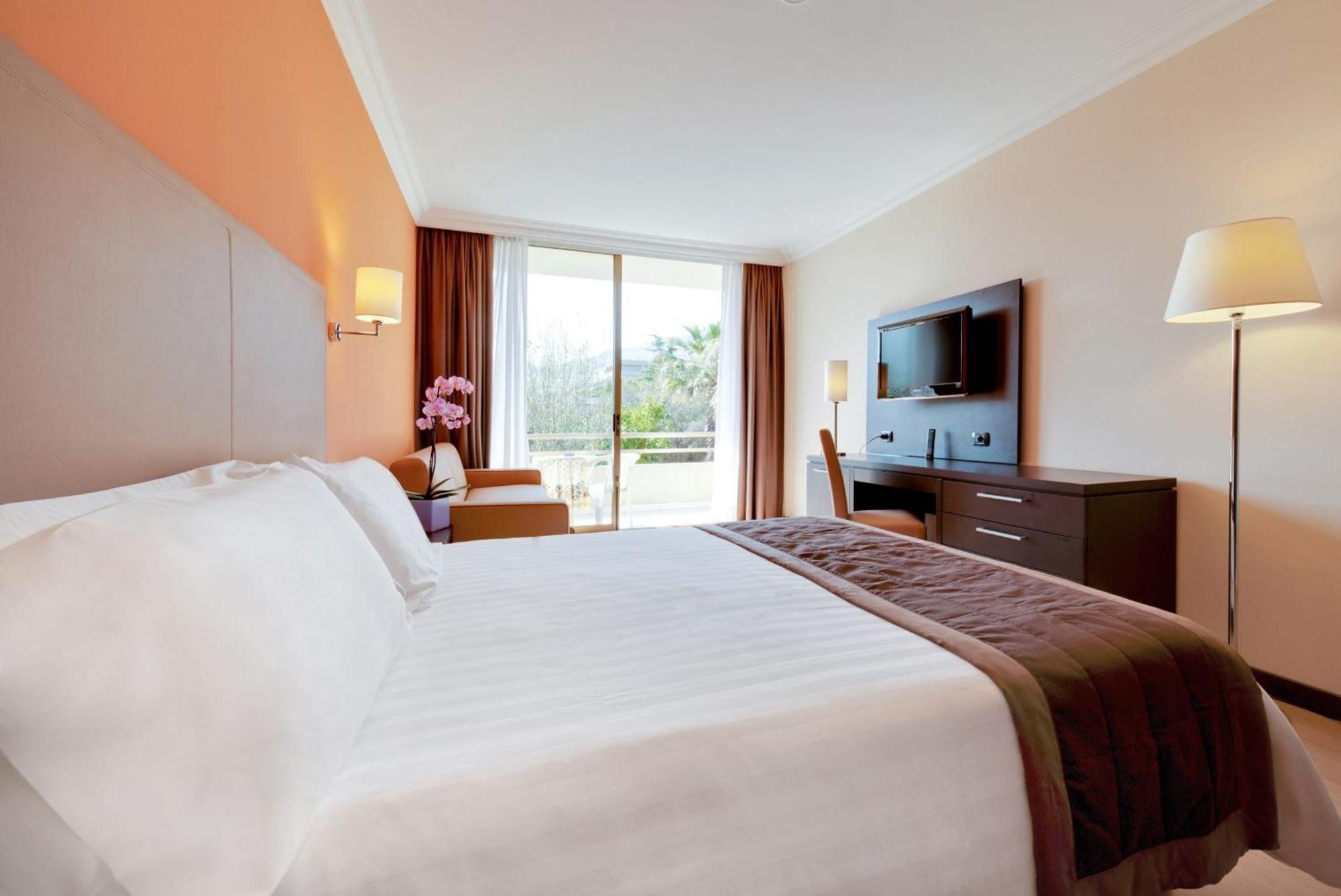 Double or Twin Room Pool View Separate Building