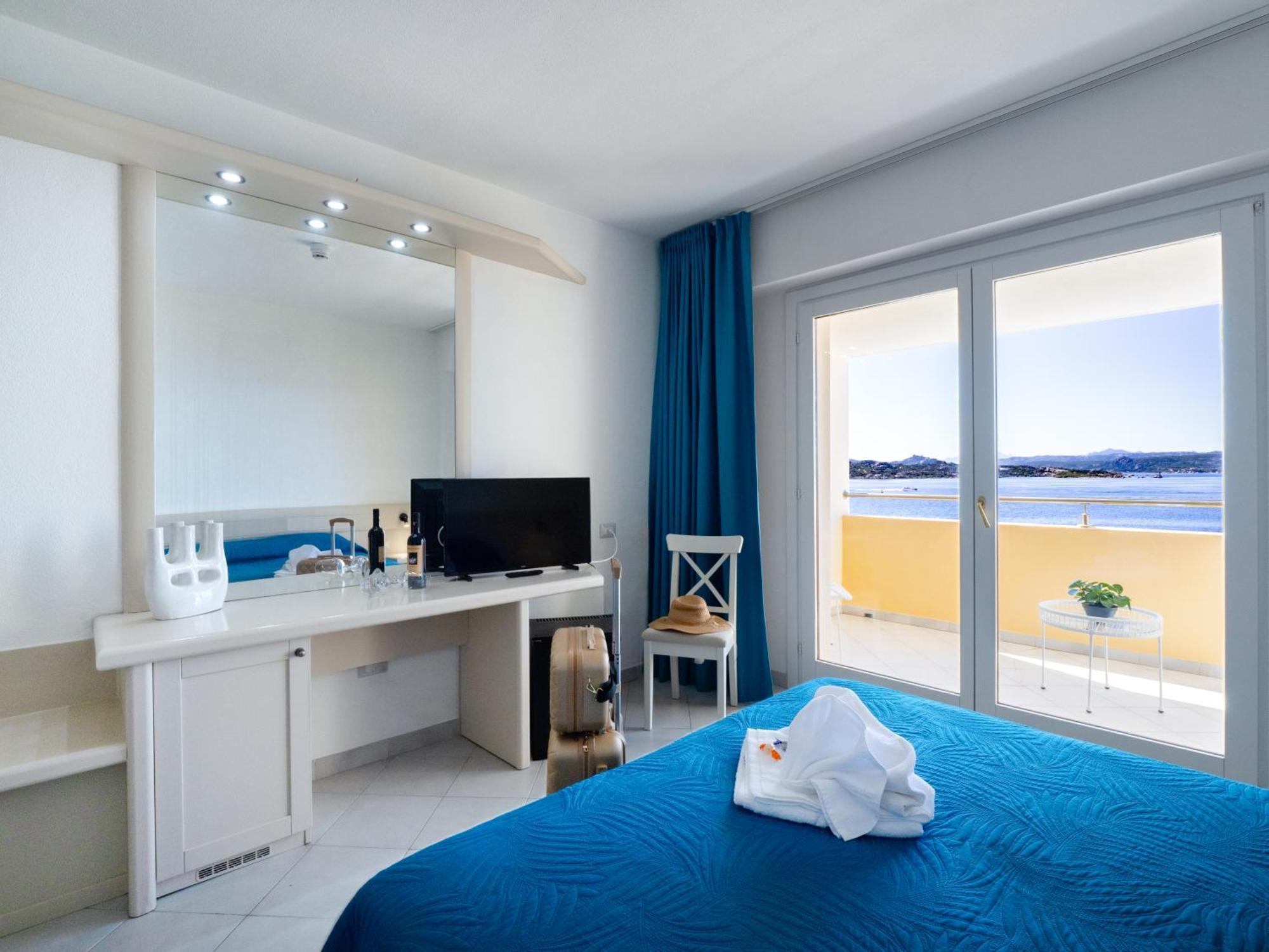 Double or Twin Room Sea View