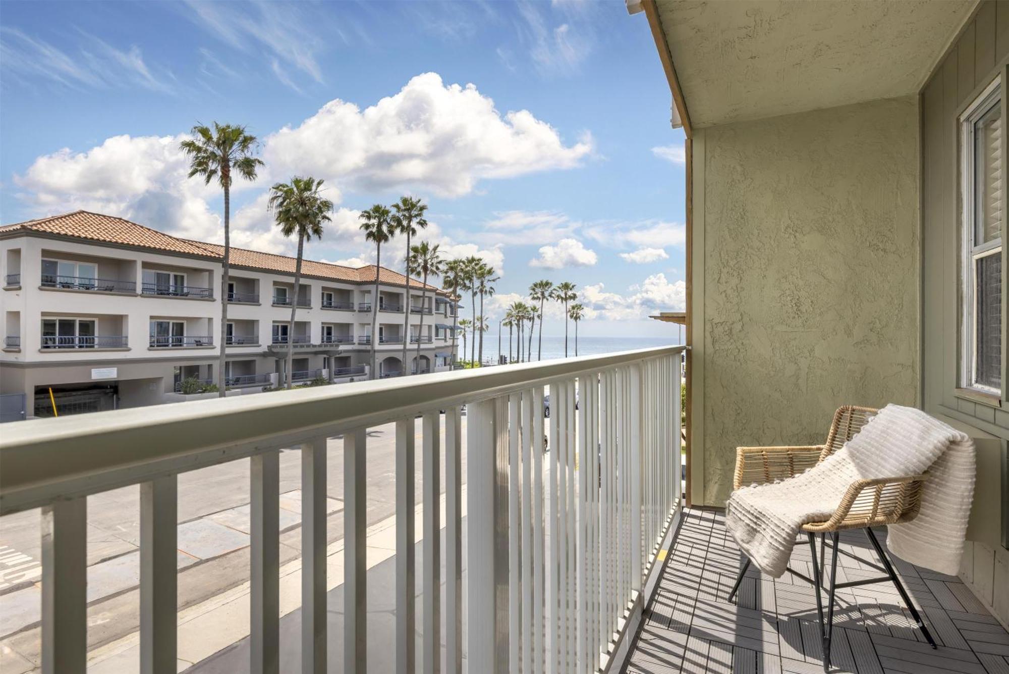 Double Room with Two Double Beds and Partial Ocean View - Balcony/Non-Smoking