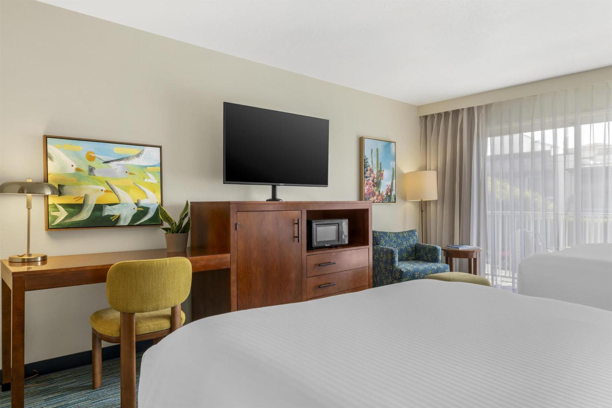 Double Room Two Double Beds Partial Ocean View Balcony or Non-Smoking