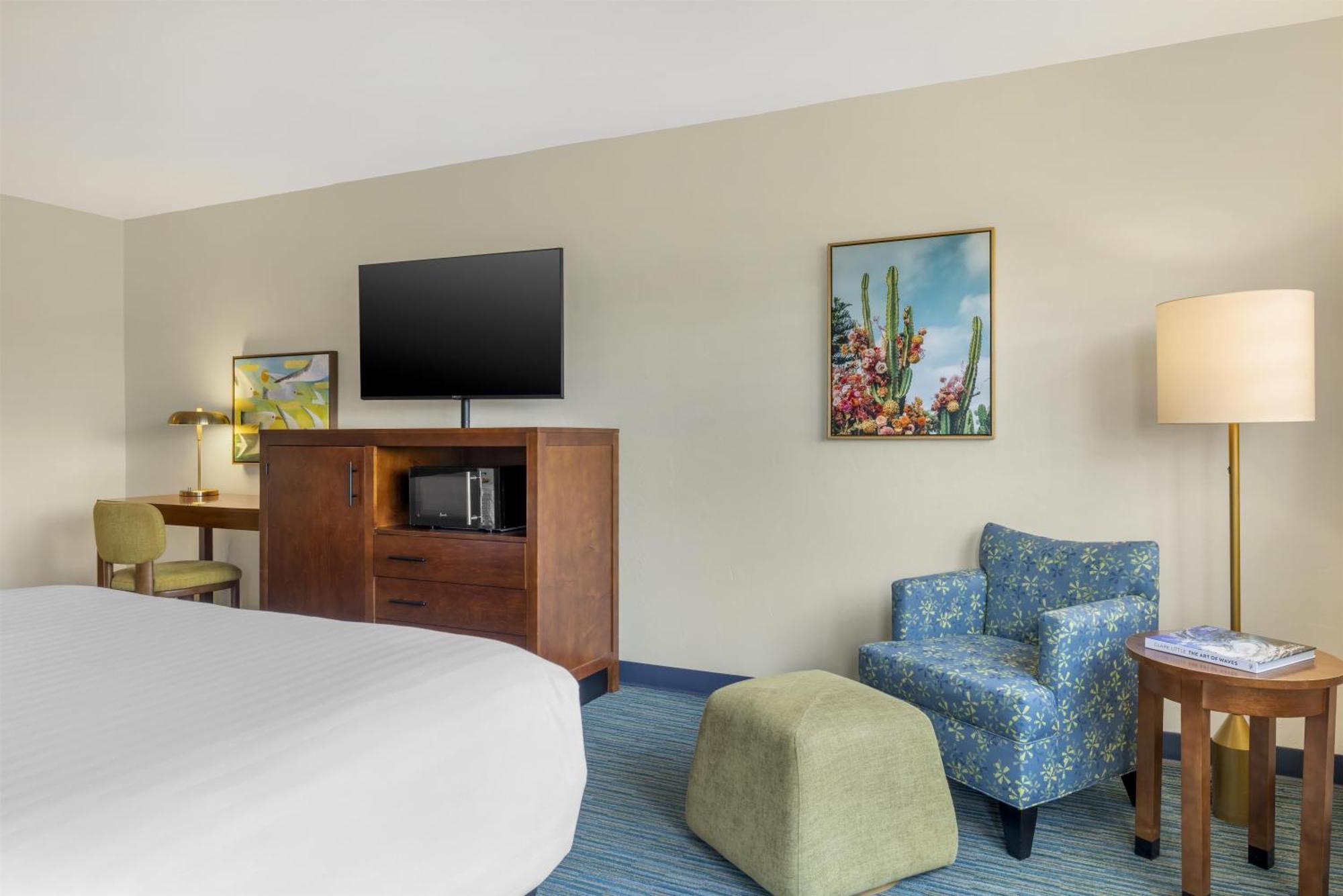 Queen Room Two Queen Beds Non-Smoking
