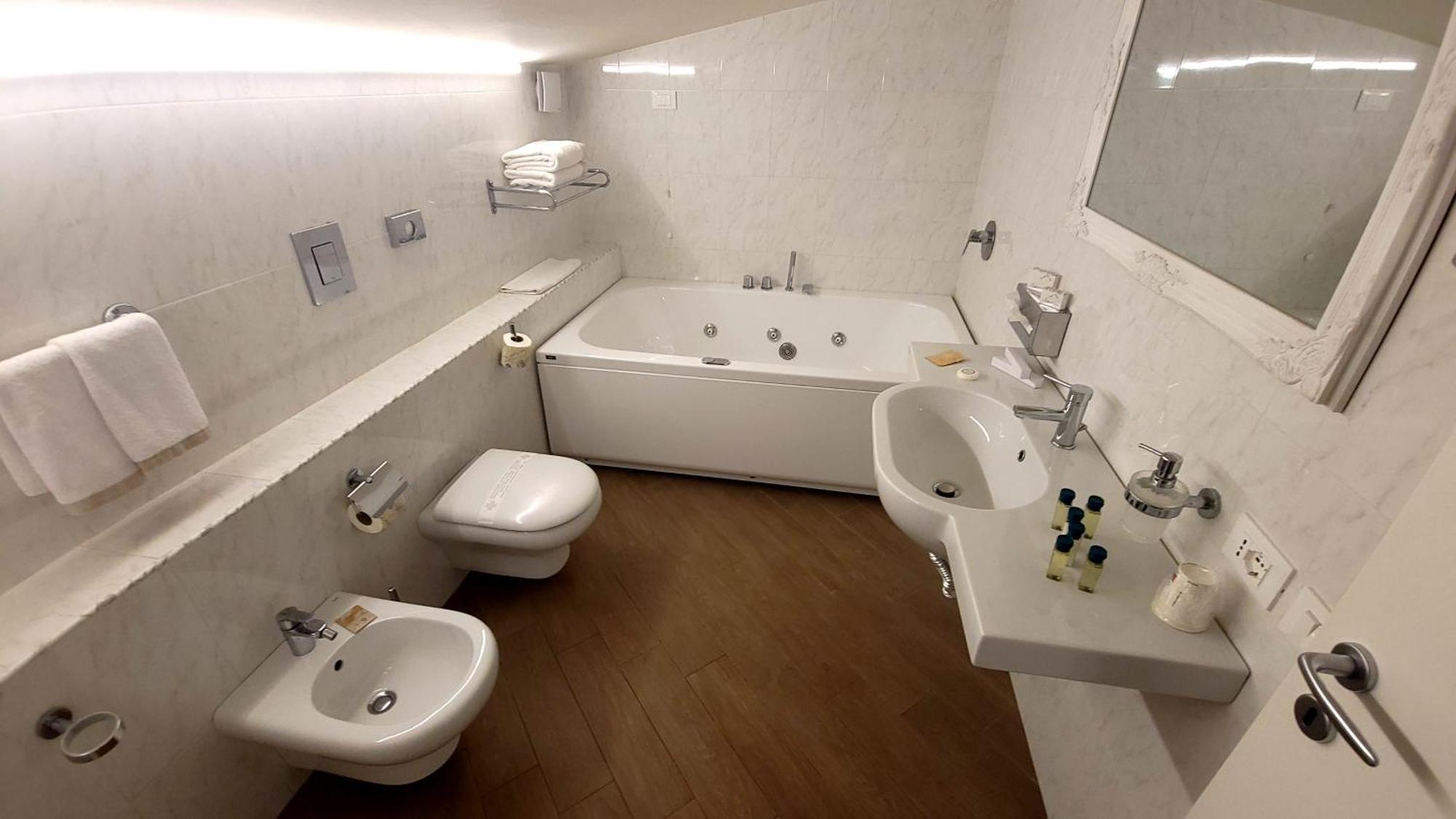 Suite Spa Bath