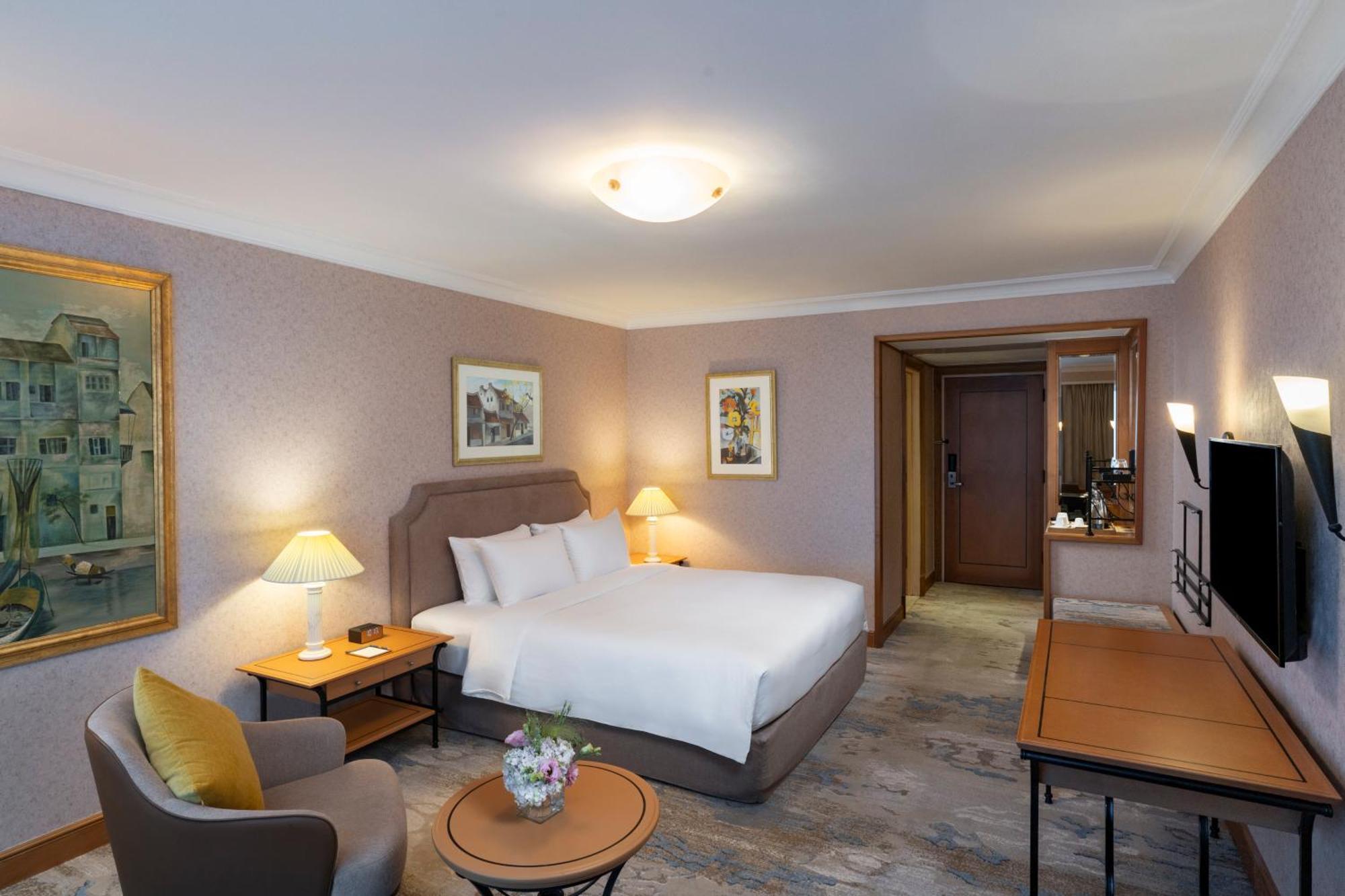 Club King Room