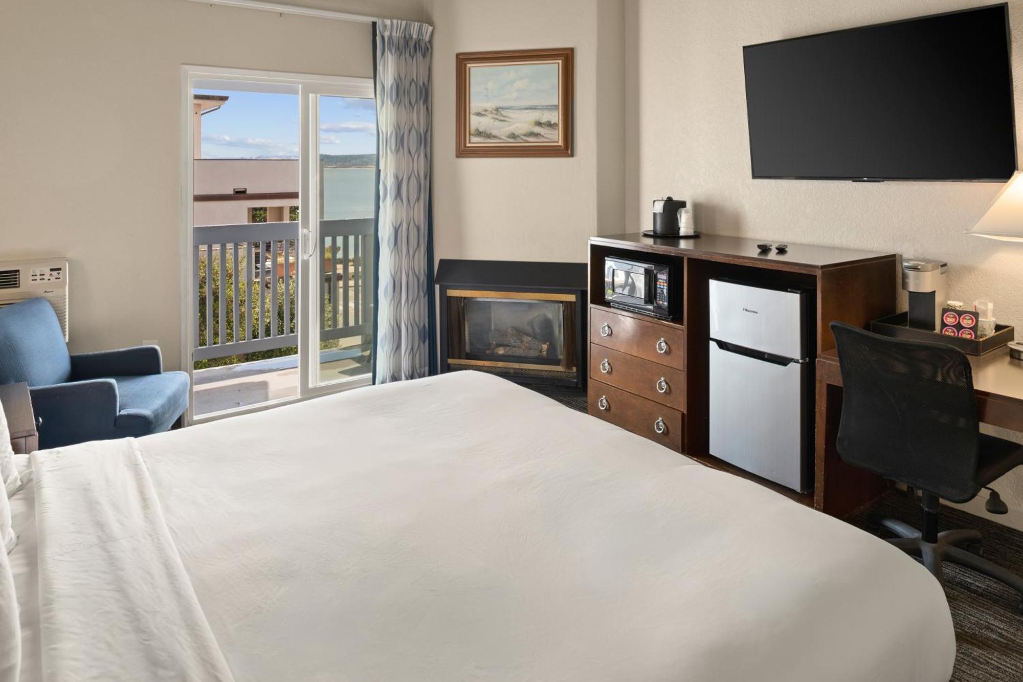 King Room Partial Ocean View Fireplace