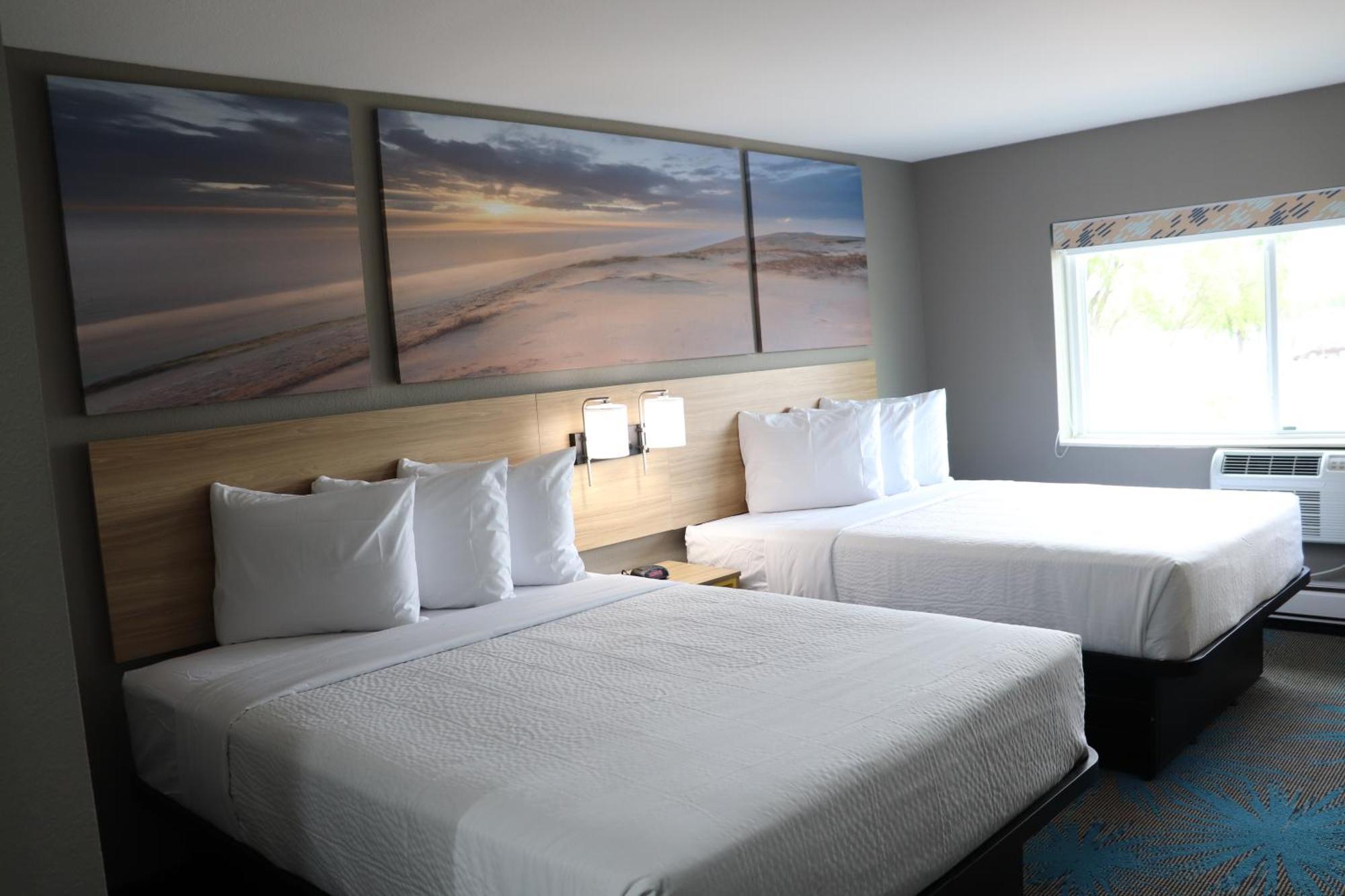 Queen Room Two Queen Beds Non-Smoking