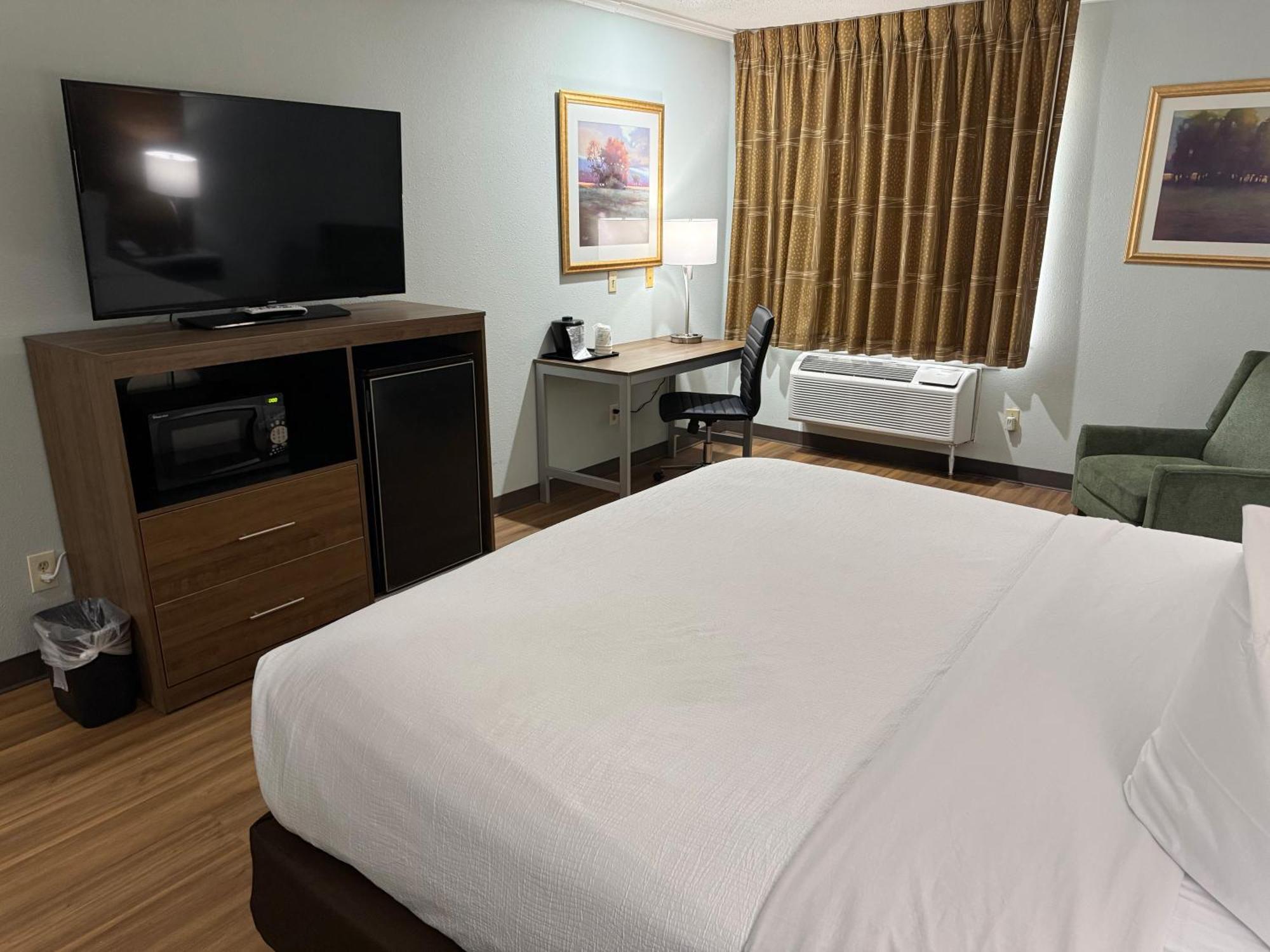 Deluxe King Room Jetted Tub Non-Smoking