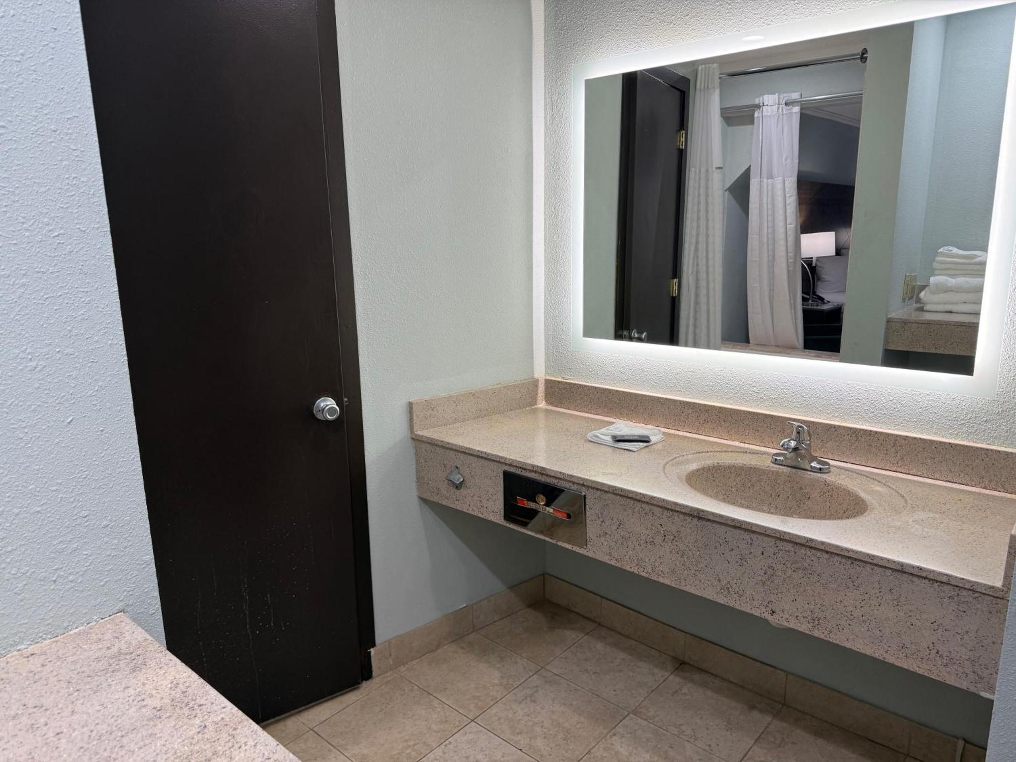Deluxe King Room Jetted Tub Non-Smoking