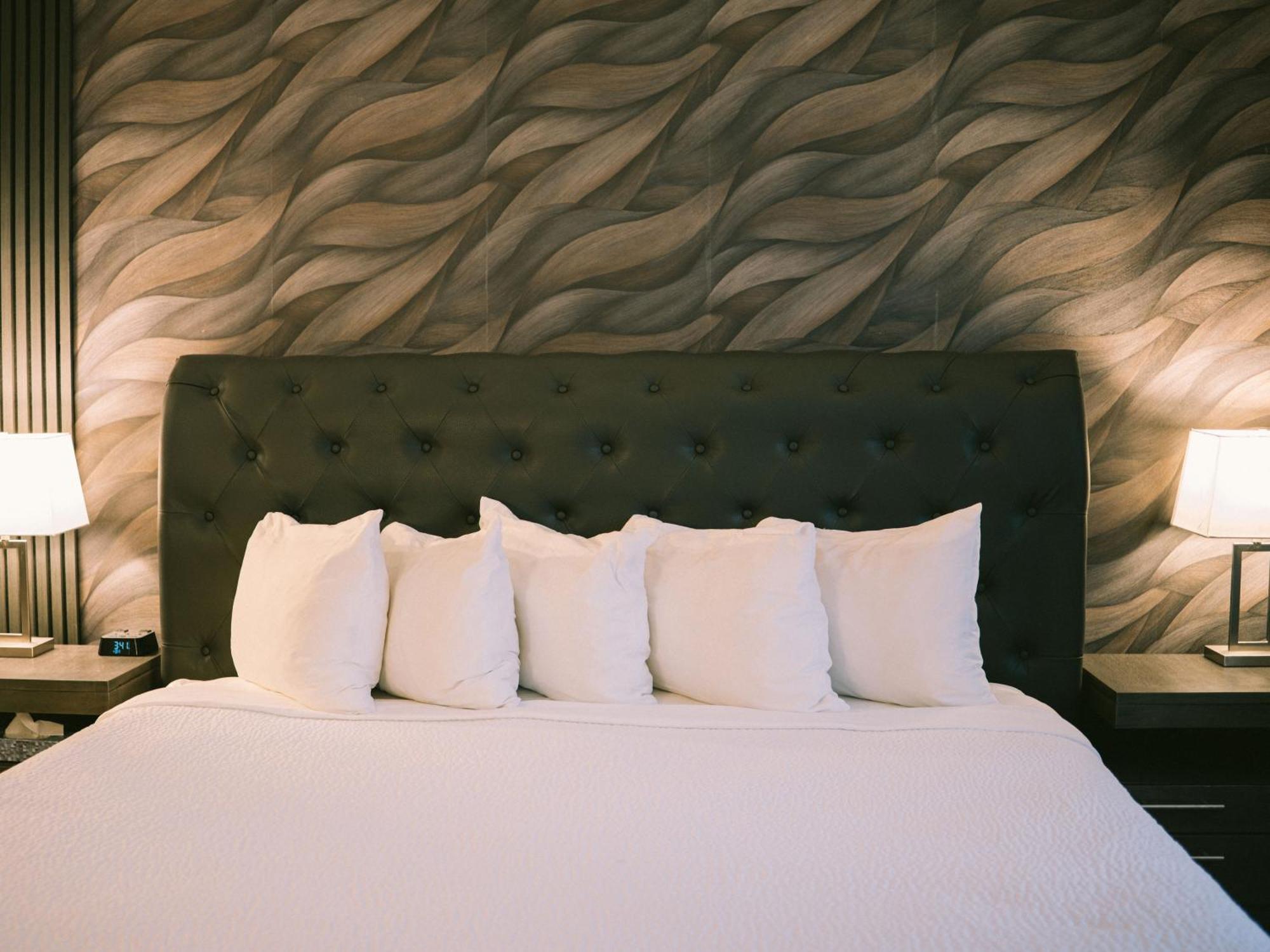 Deluxe King Suite