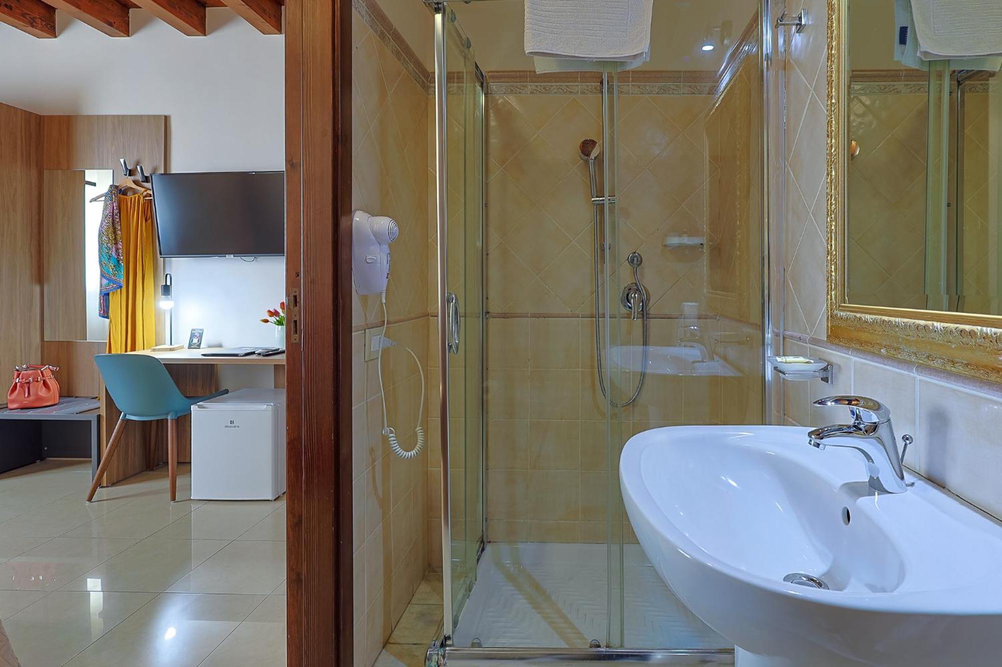 Double or Twin Room Sea View