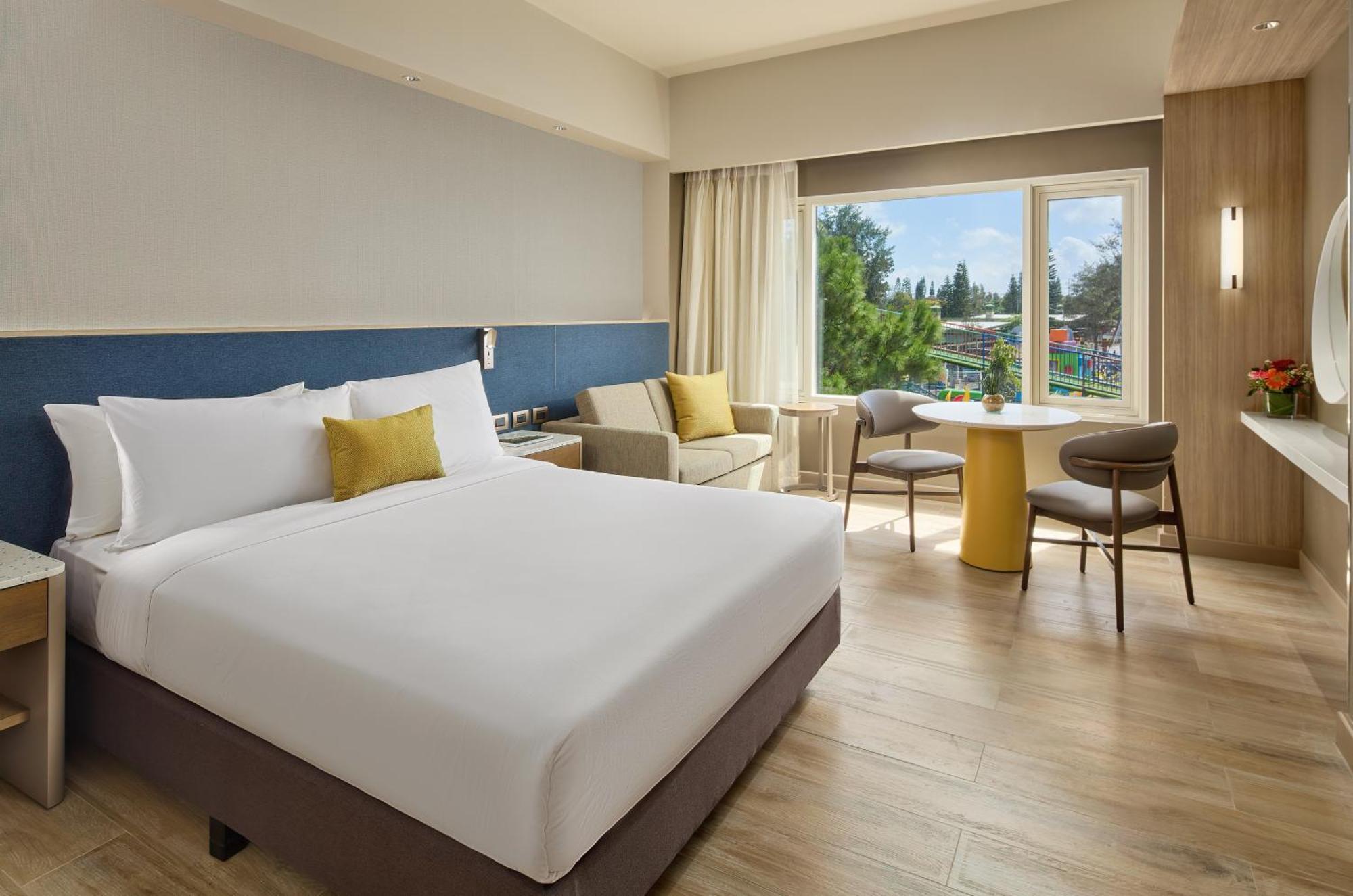 Deluxe Queen Room