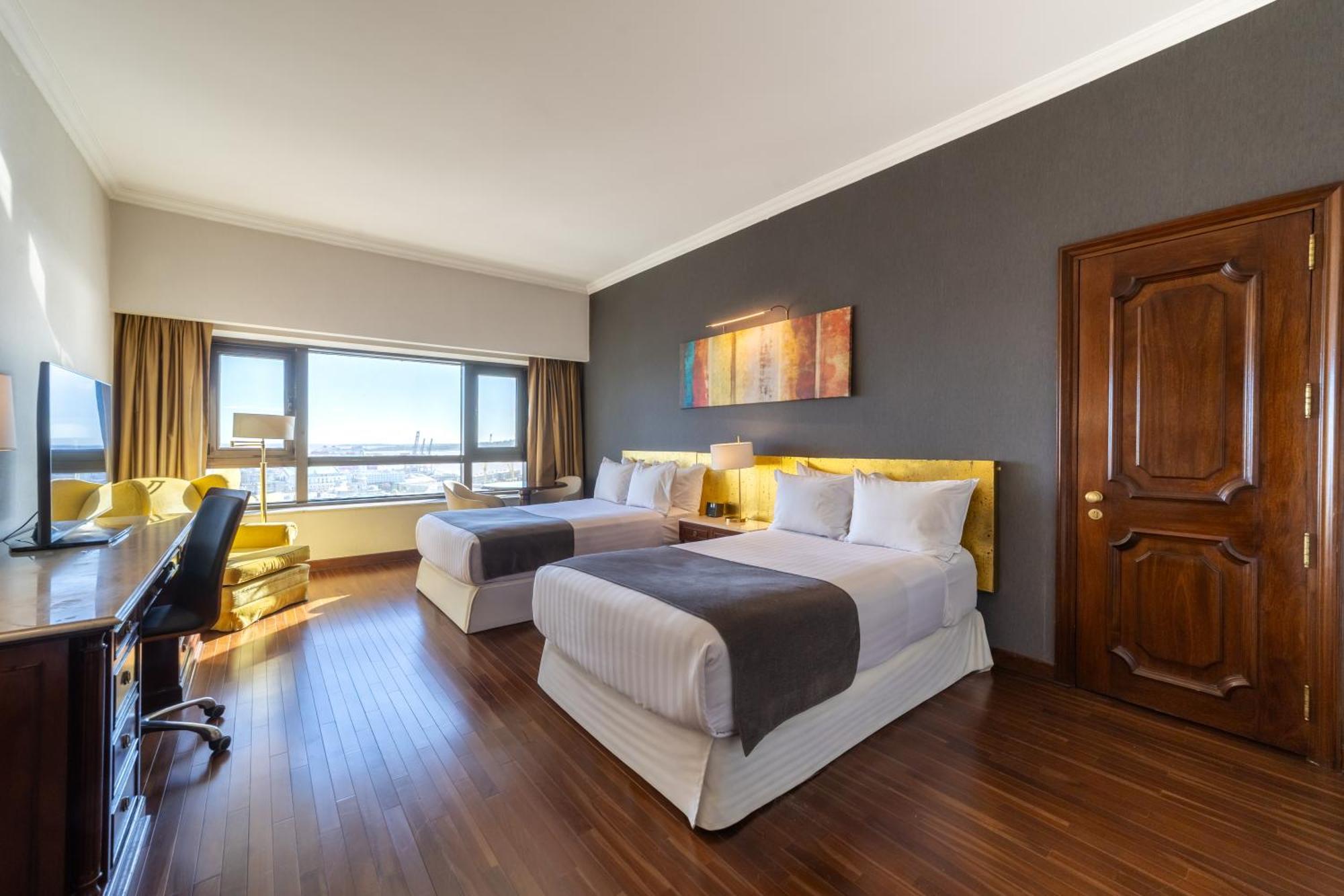 Quarto Premium com 2 Camas de Solteiro Superior