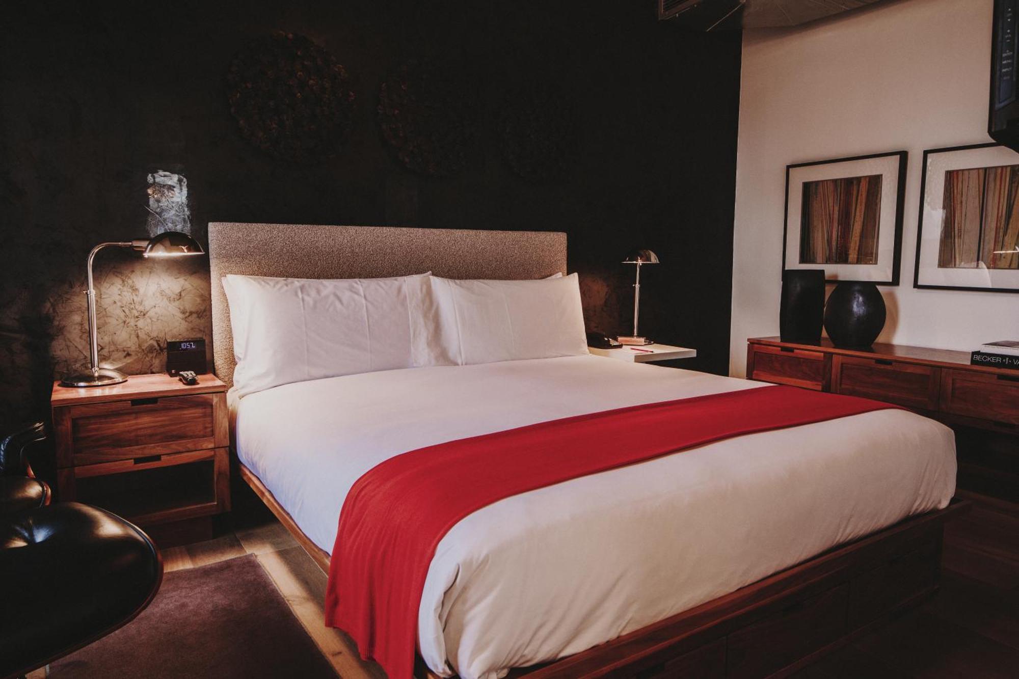Superior King Corner Room