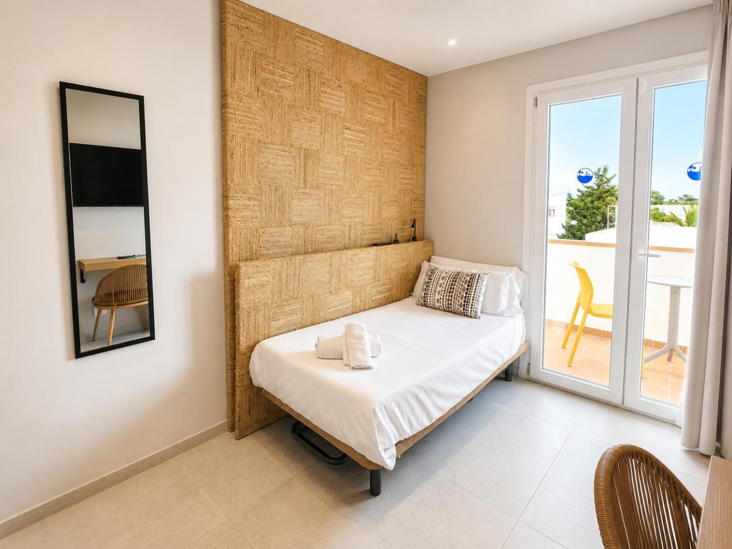 Single Room Balcony& Street View
