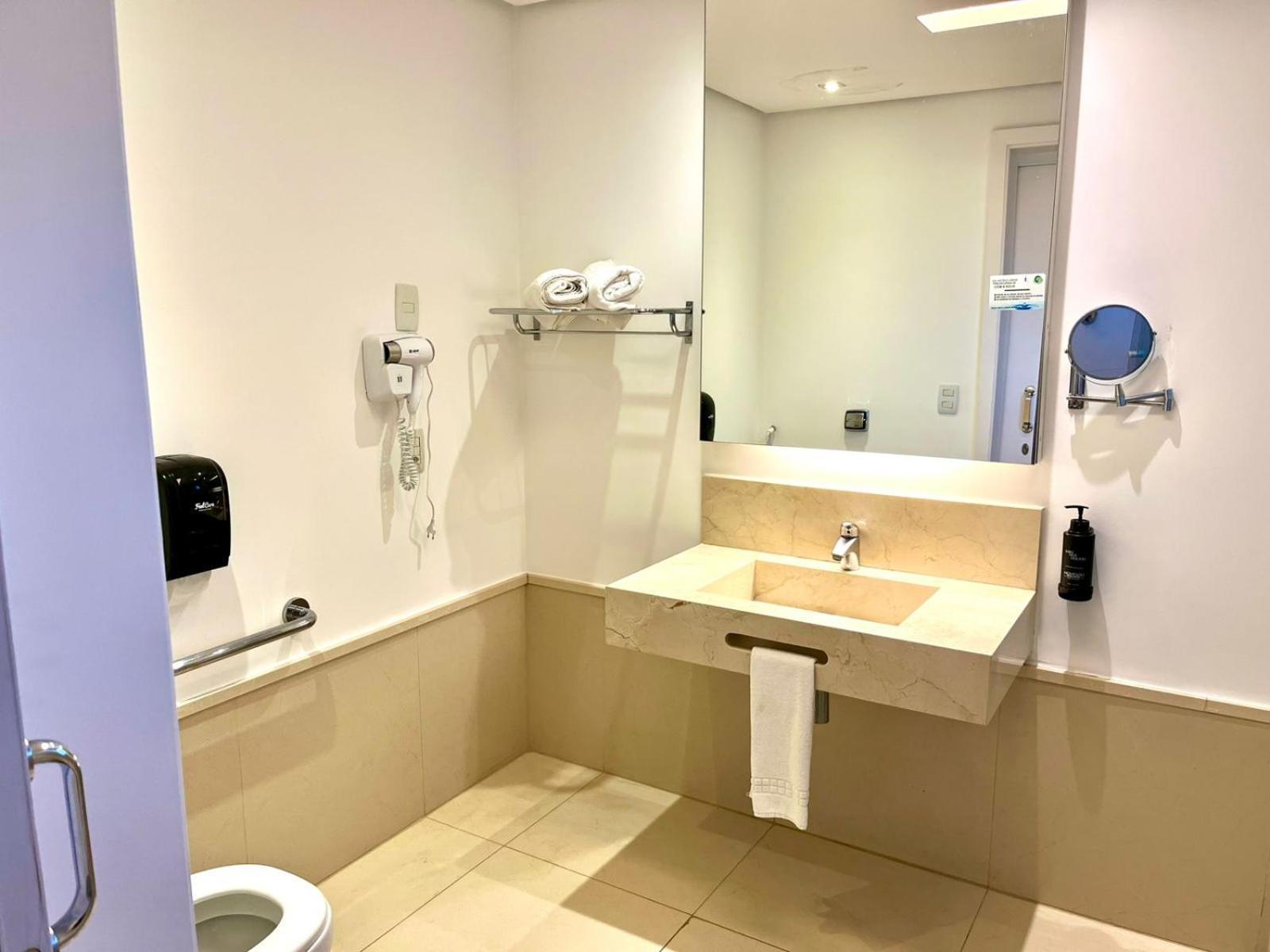 Quarto com Cama King-size - Acessível para Hóspedes com Mobilidade Reduzida