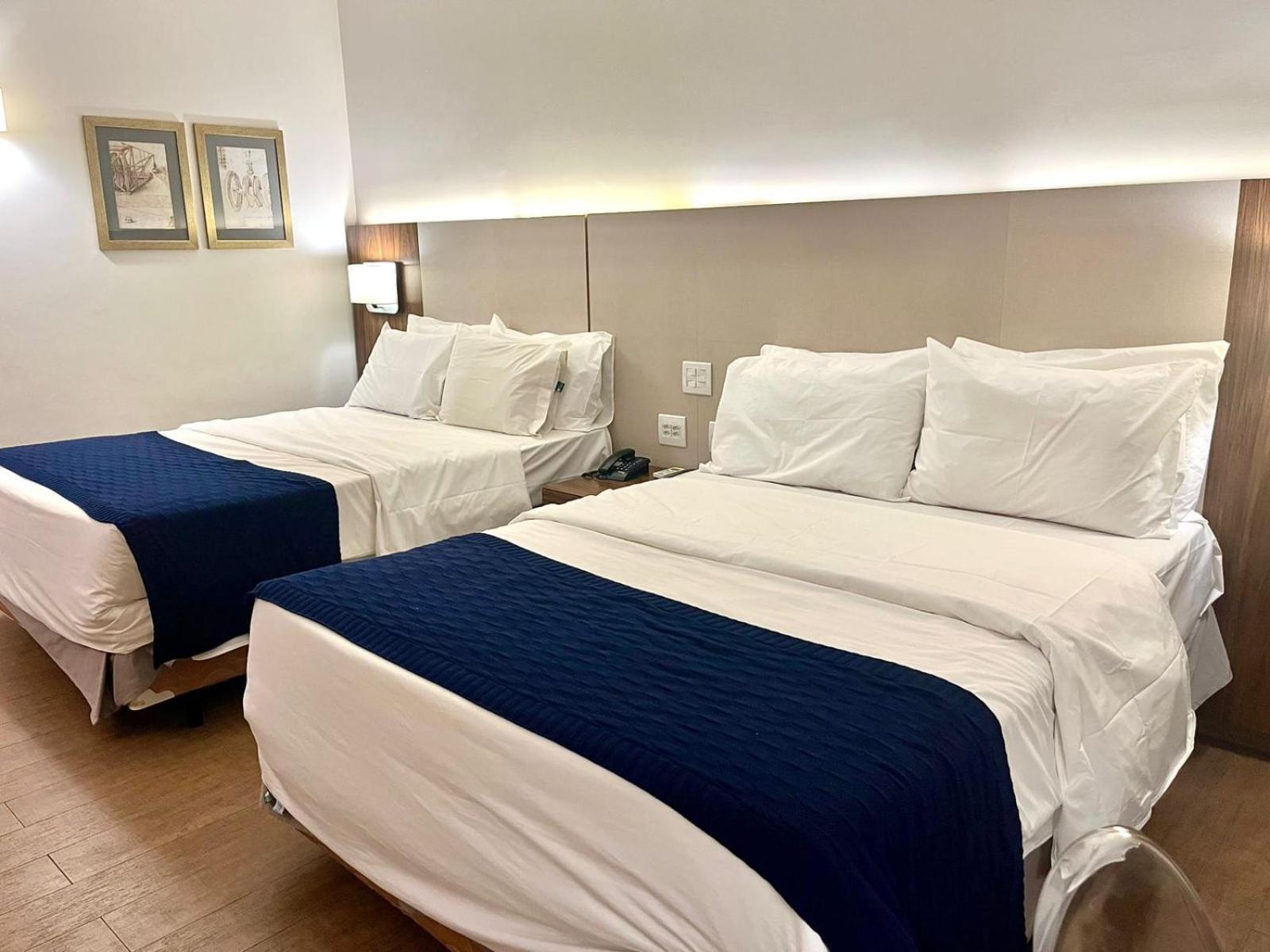 Quarto deluxe com 2 camas de casal