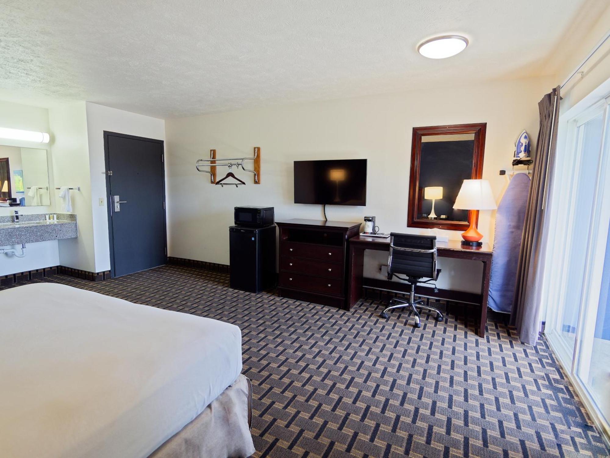 Deluxe King Room Non-Smoking