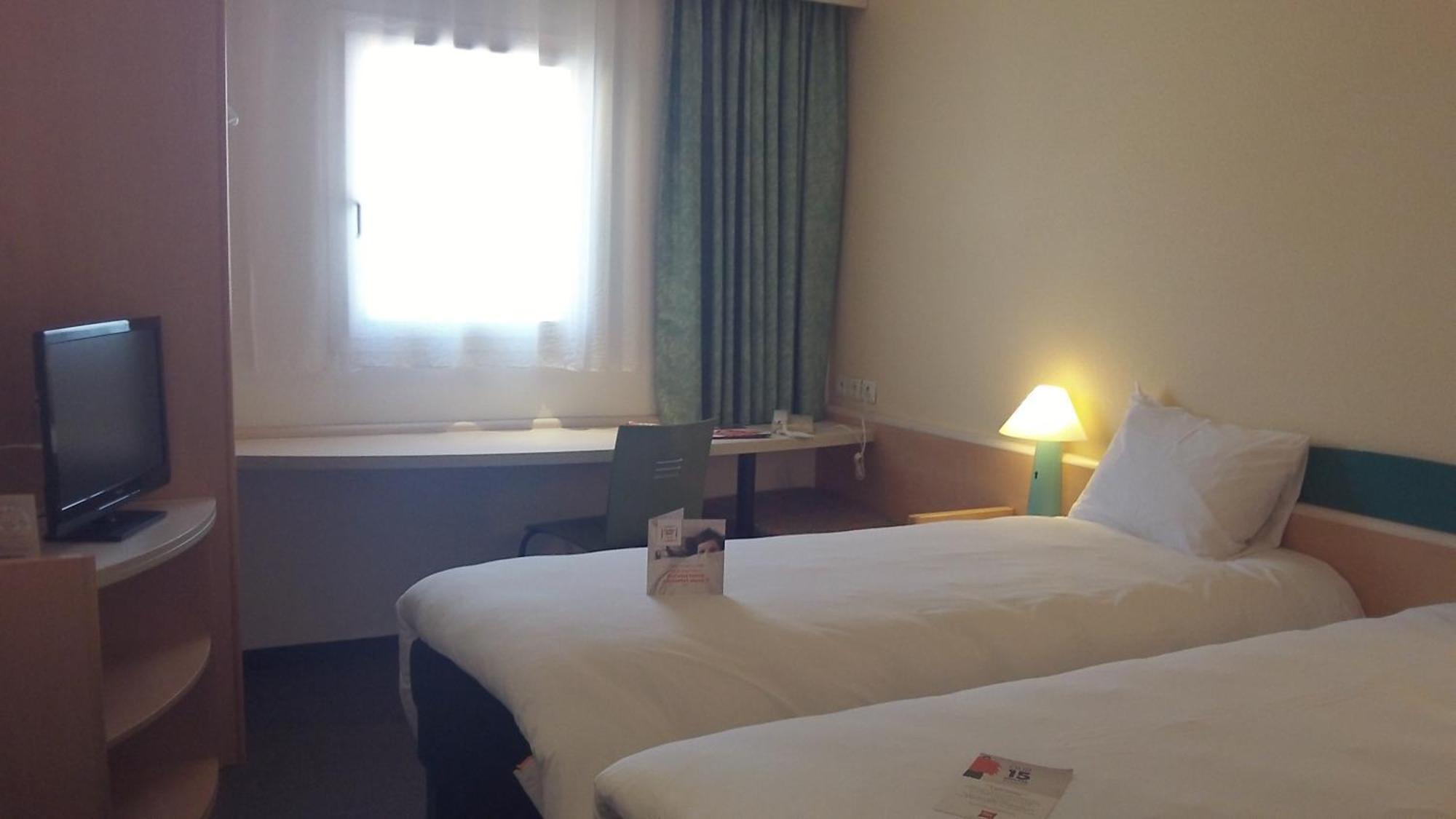 Standard Room with Double Bed and Twin Beds,1769554208:JPEG