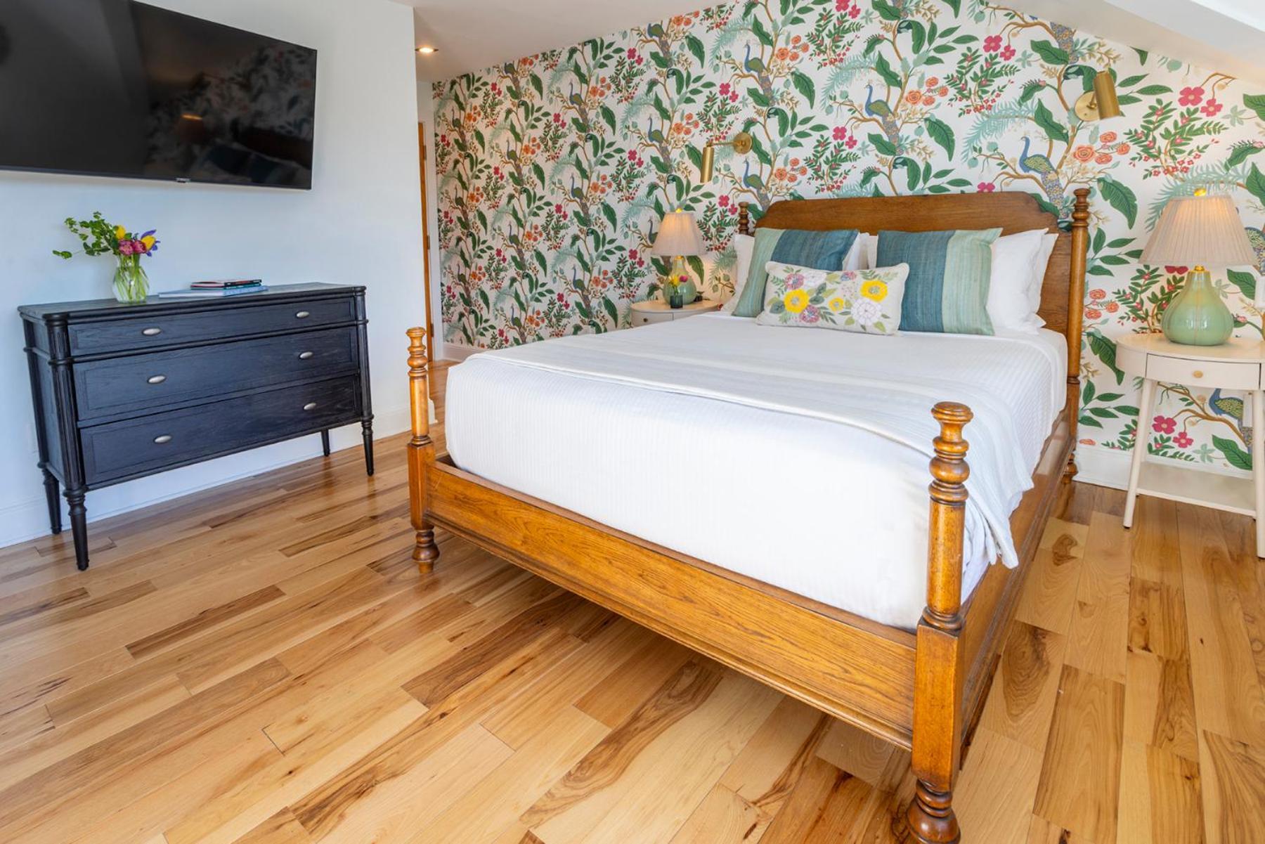 Spa Queen Partial Waterview