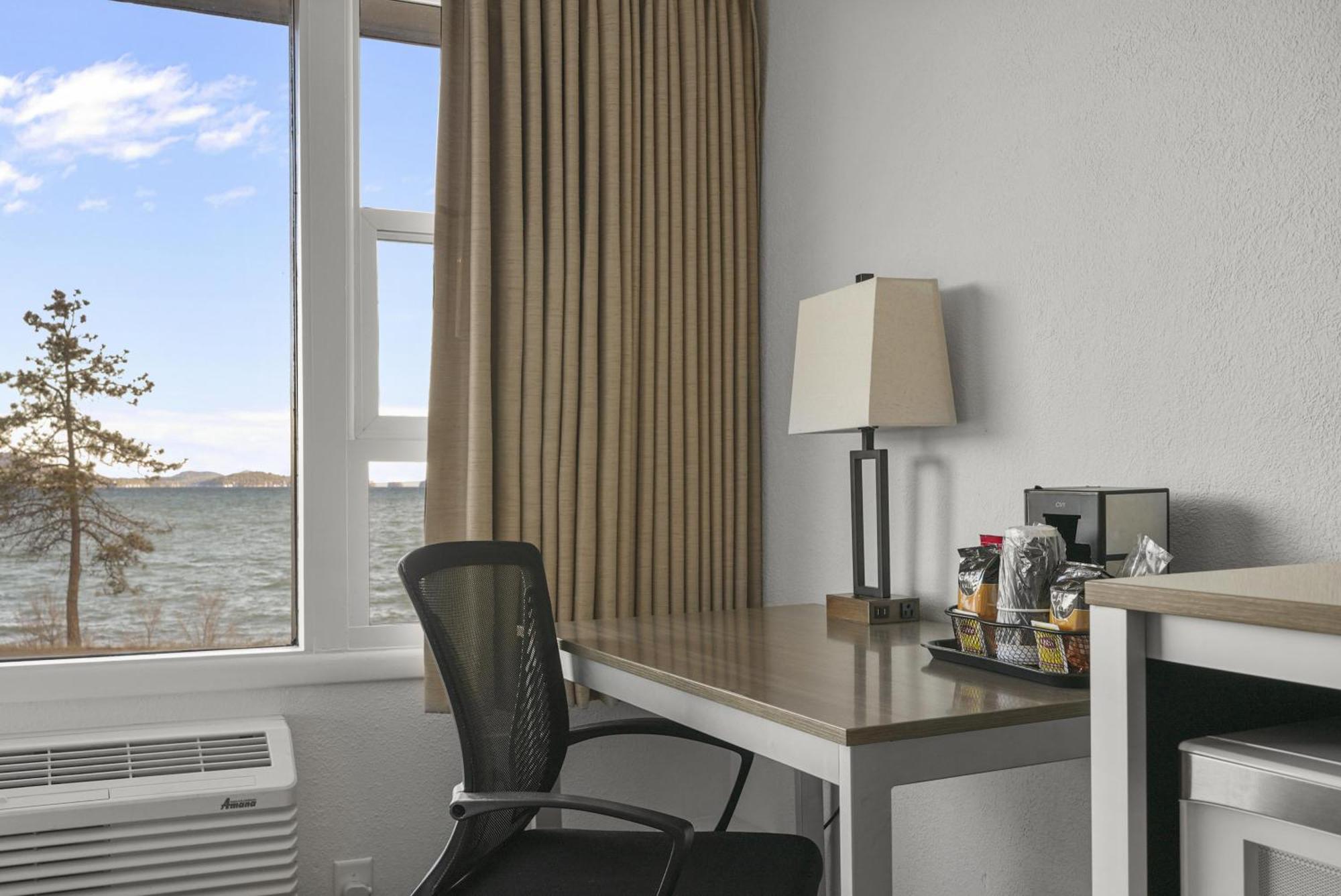 Premium 2 Queen Beds Lake View