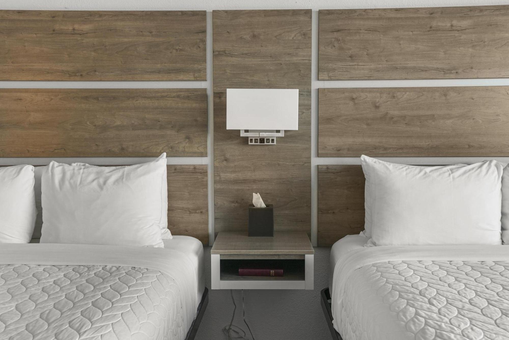 Premium 2 Queen Beds Lake View