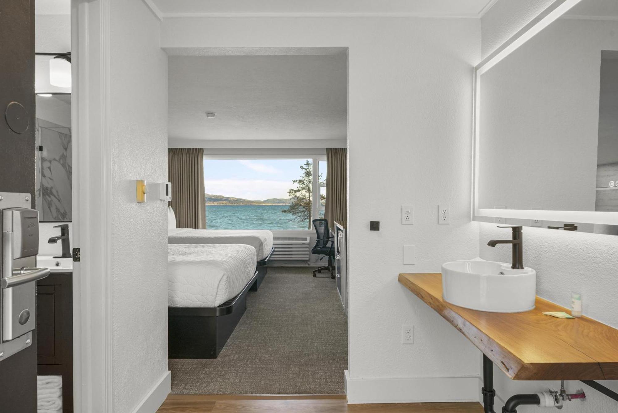 Premium 2 Queen Beds Lake View