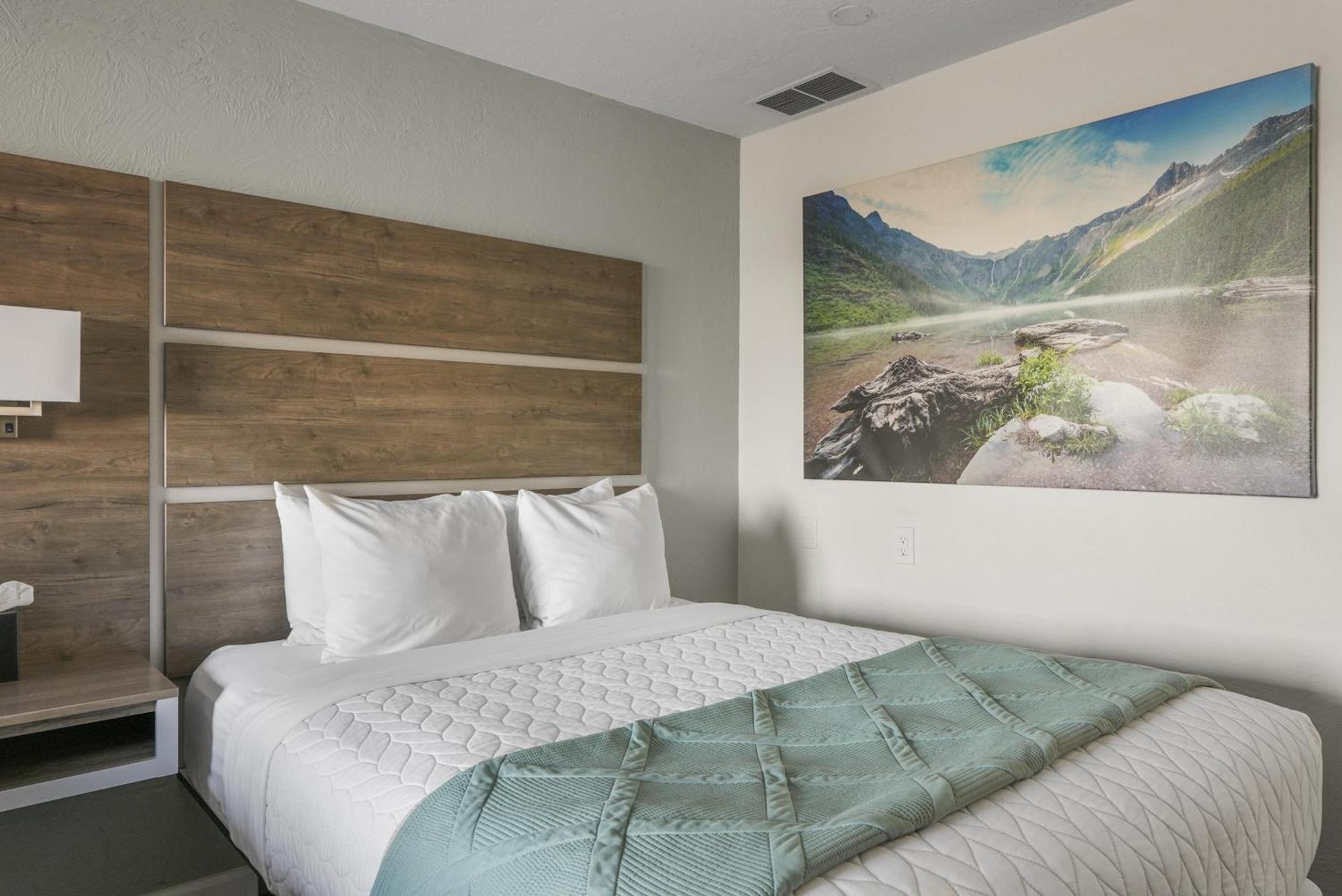2 Queen Beds Lake View