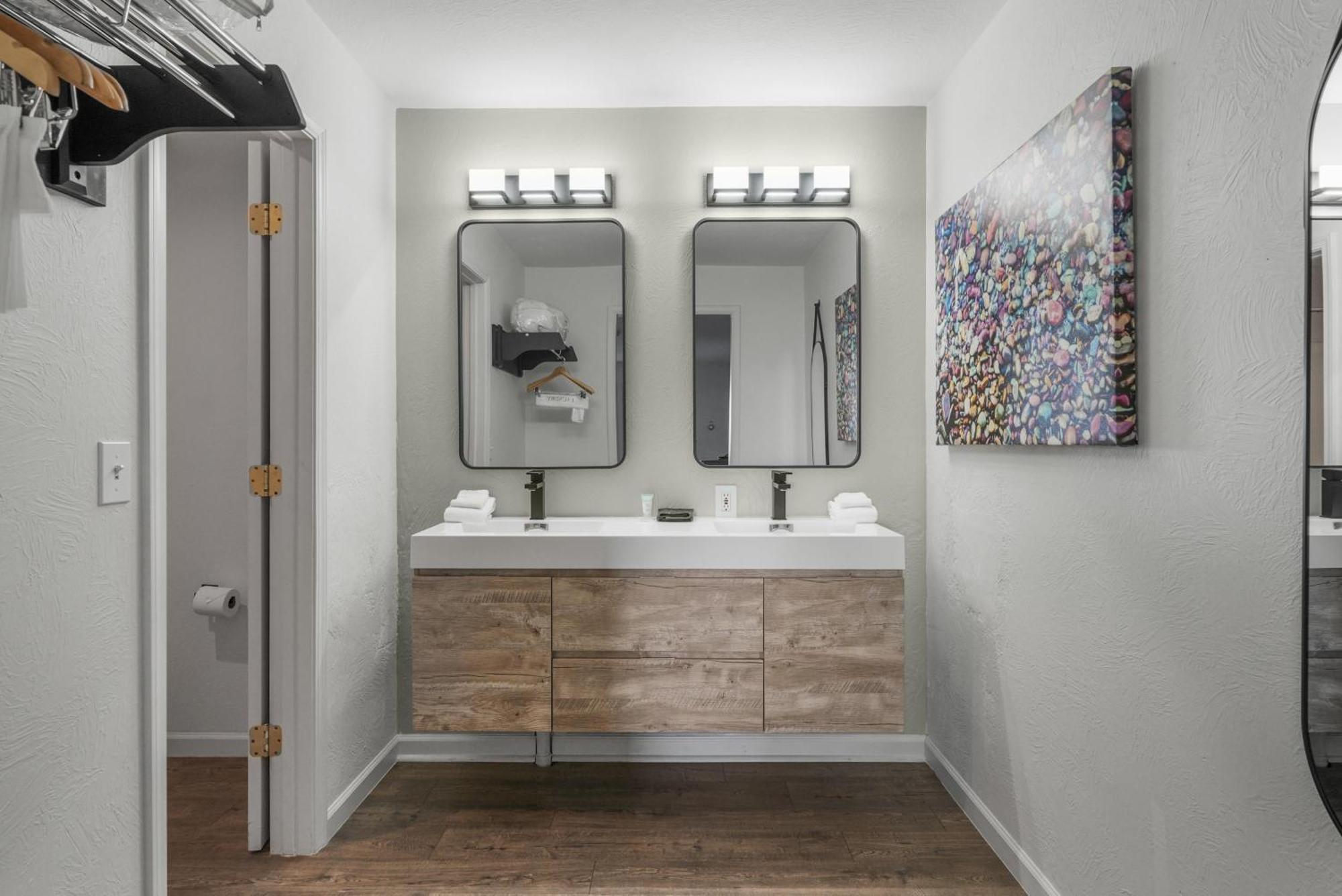 2 Queen Beds Lake View